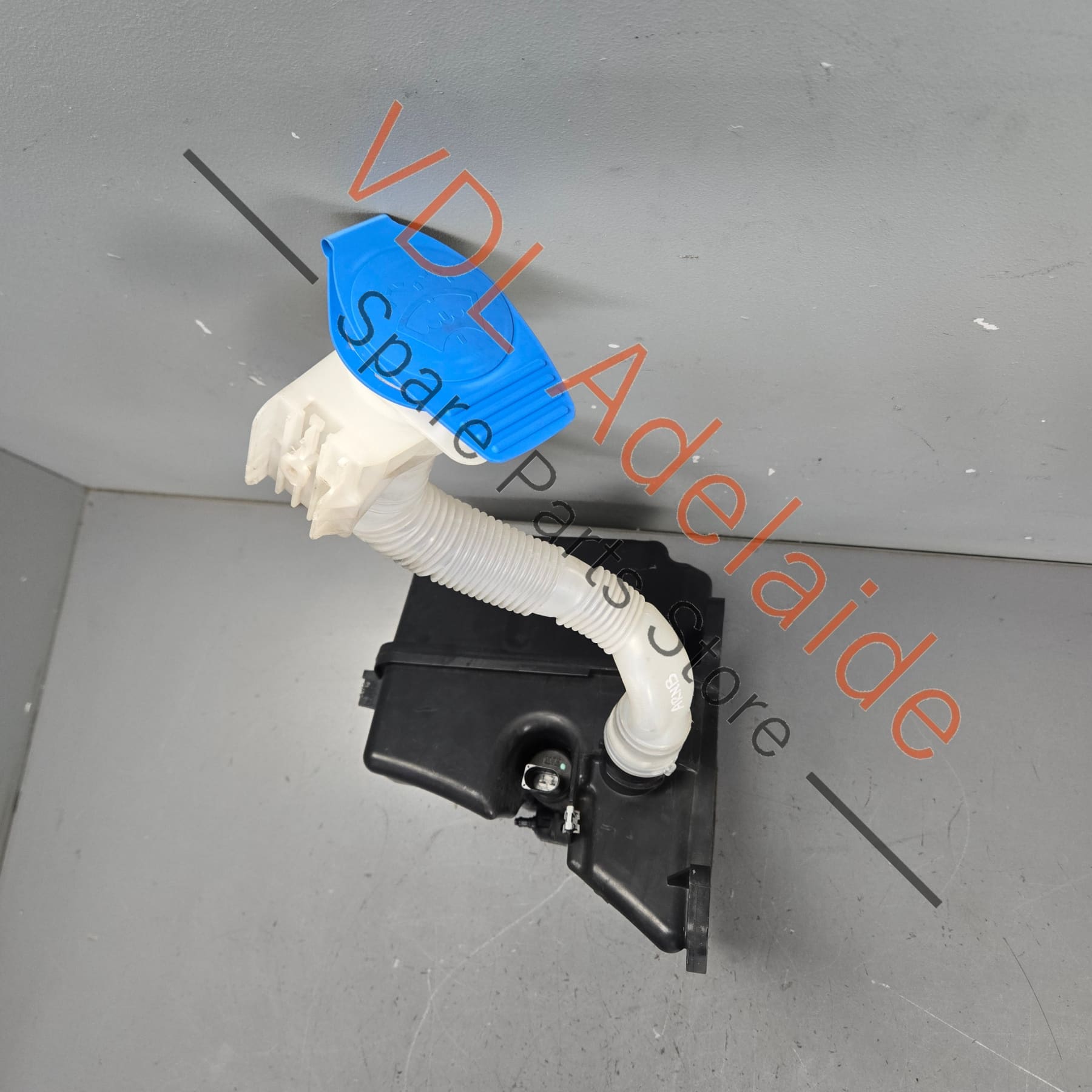 5G0955453J    VW Golf MK7 GTi Windscreen Washer Bottle Tank for vehicles without Headlight Washer System 5G0955453J