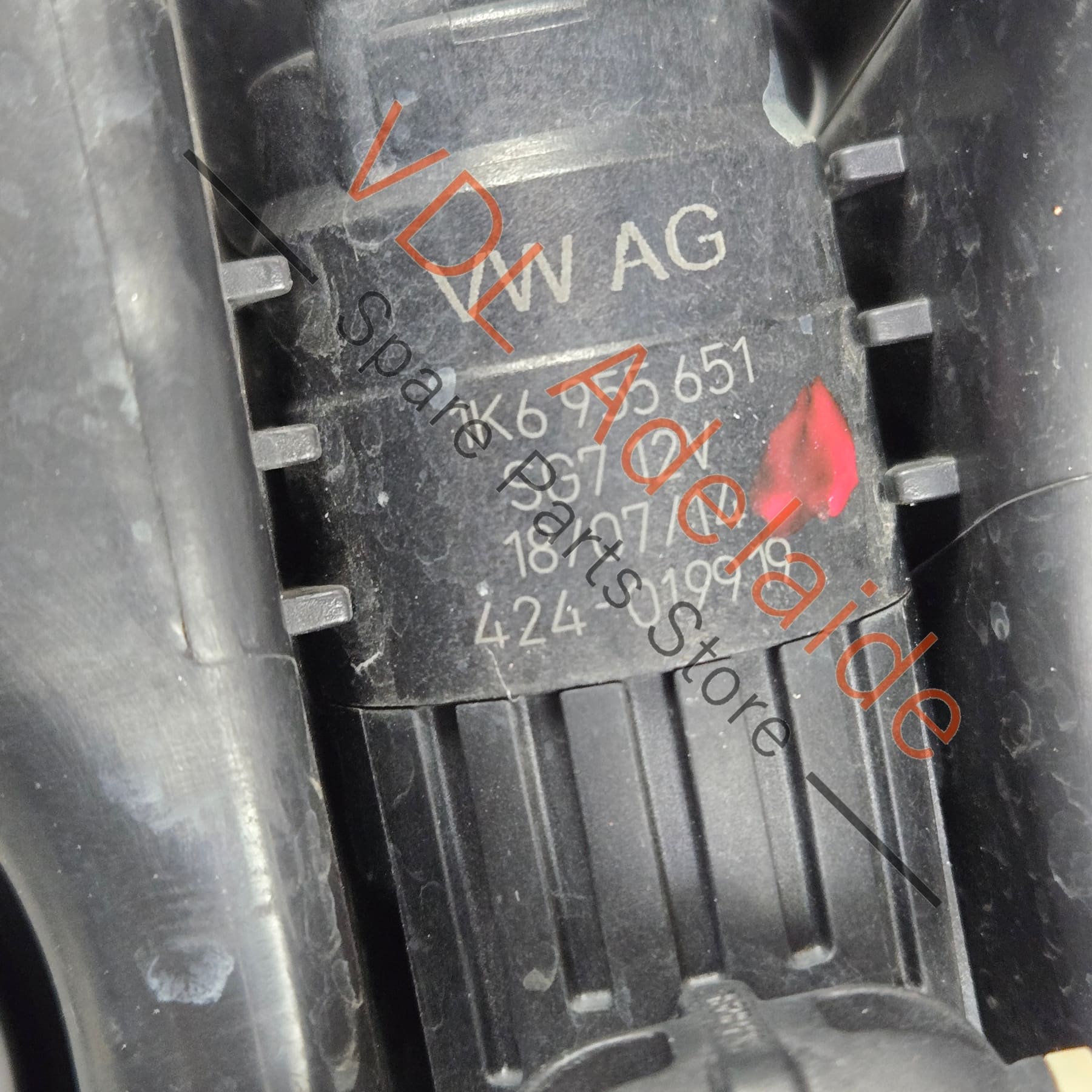 5G0955453J    VW Golf MK7 GTi Windscreen Washer Bottle Tank for vehicles without Headlight Washer System 5G0955453J