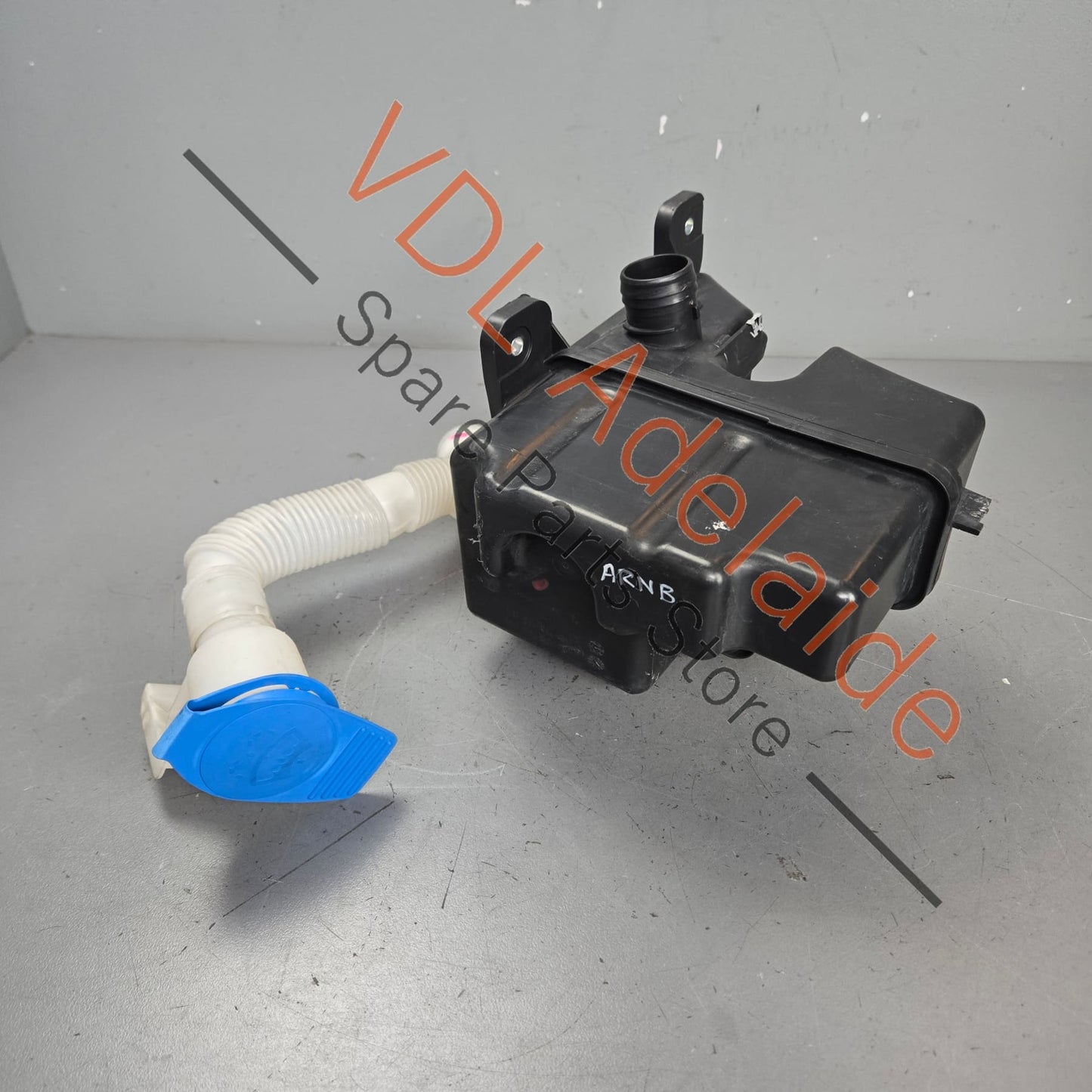 5G0955453J    VW Golf MK7 GTi Windscreen Washer Bottle Tank for vehicles without Headlight Washer System 5G0955453J