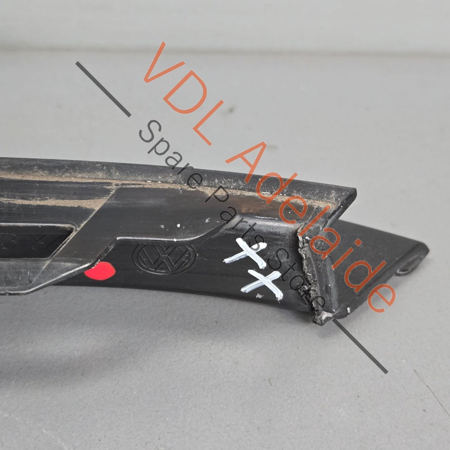 5G0853665E    VW Golf GTi Mk7 Air Guide Grille Vent for Models With Fog Lamps Left 5G0853665E