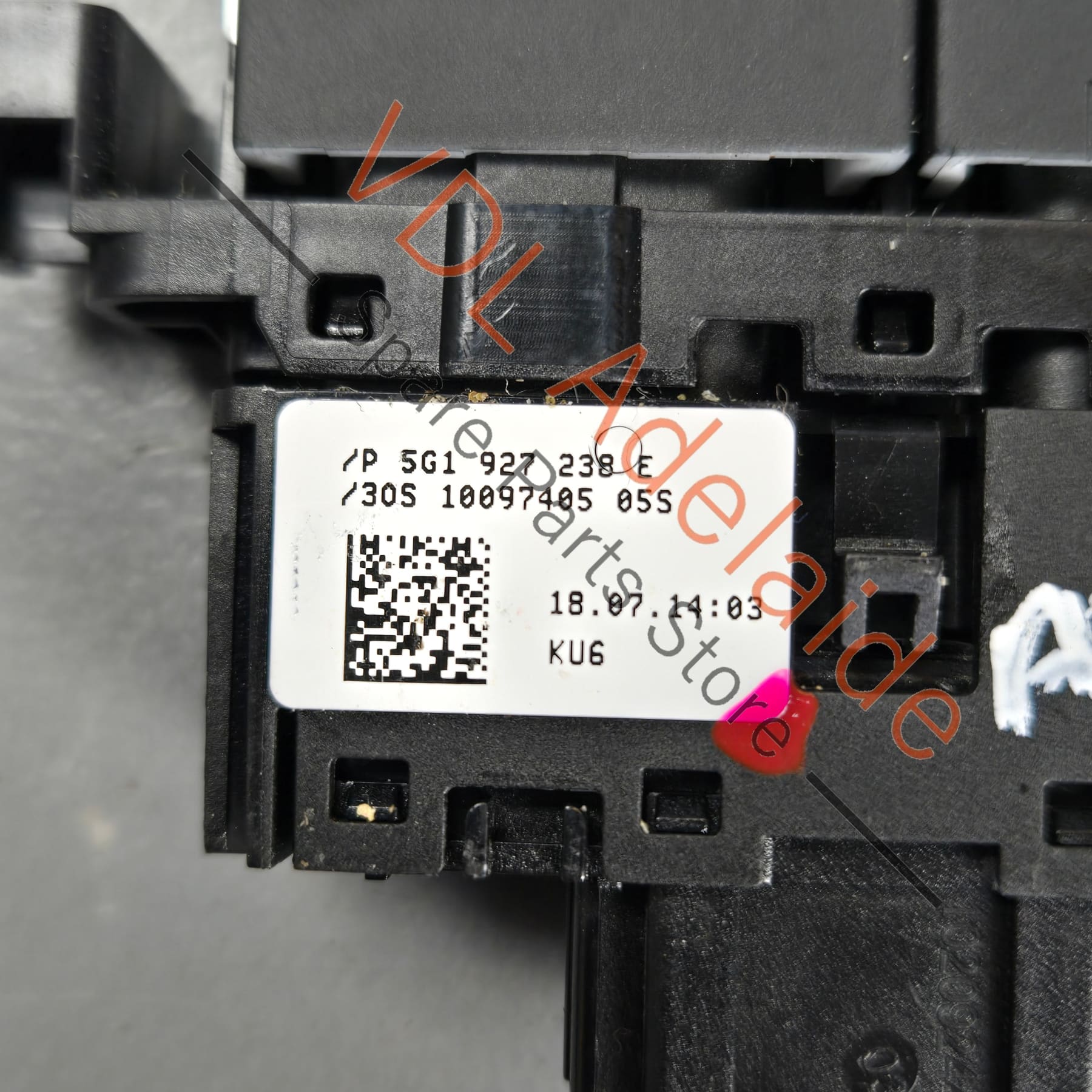 5G1927238E    VW Golf MK7 Centre Console Button for Parking Aid Park Assist Switch 5G1927238E