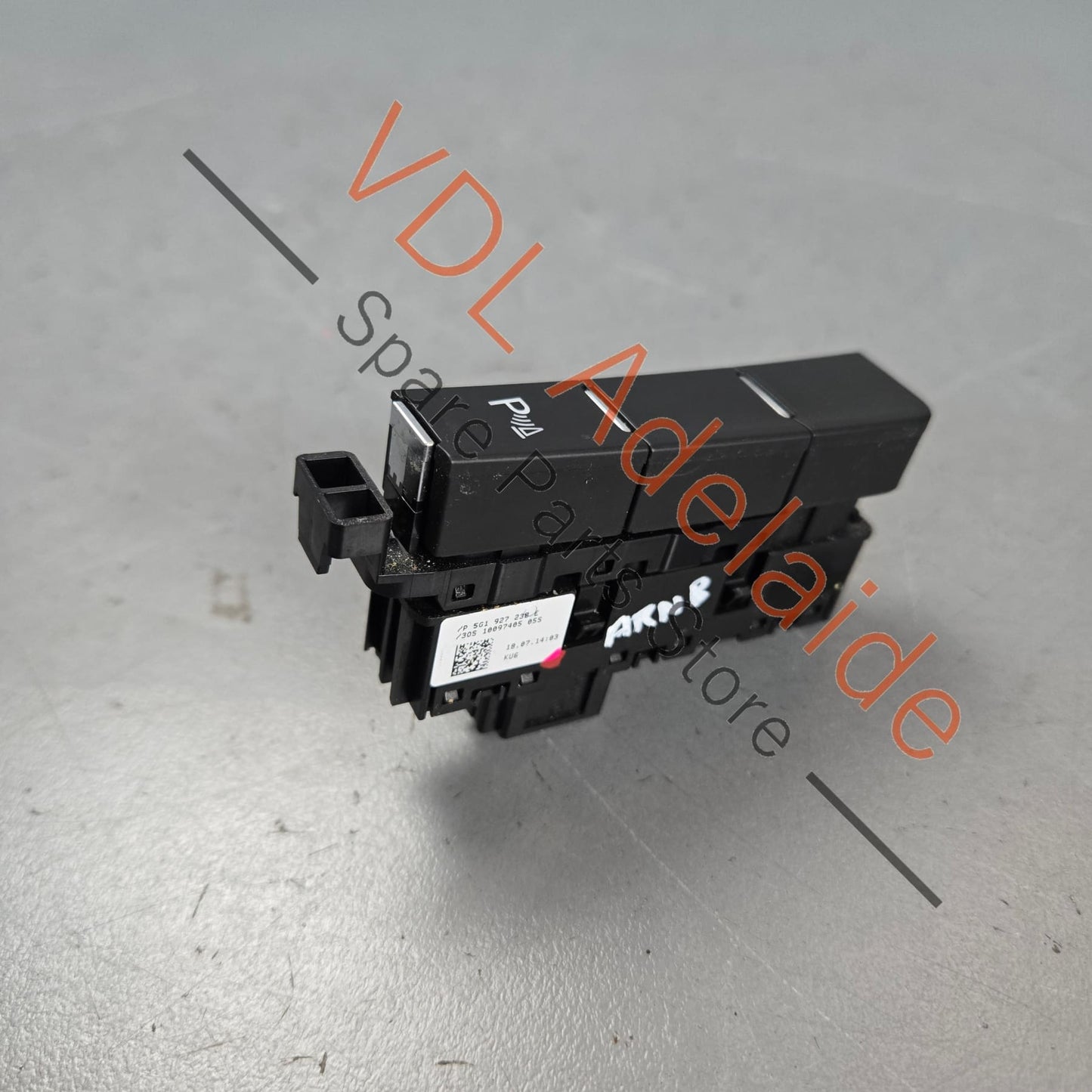 5G1927238E    VW Golf MK7 Centre Console Button for Parking Aid Park Assist Switch 5G1927238E