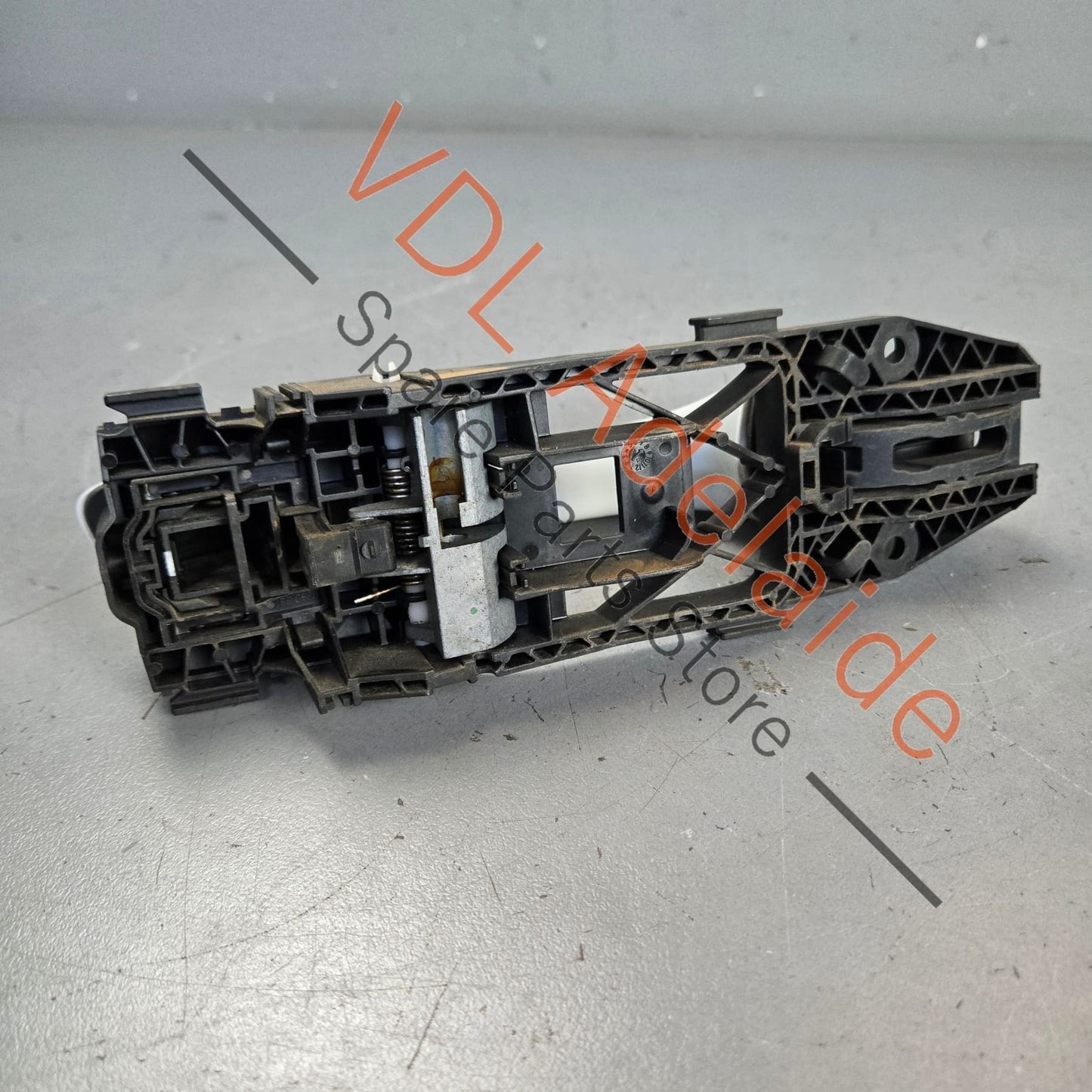 5G0837205N    VW Golf MK7 Left Exterior Door Handle Pure White 0Q0Q C9A 5G0837205N GRU