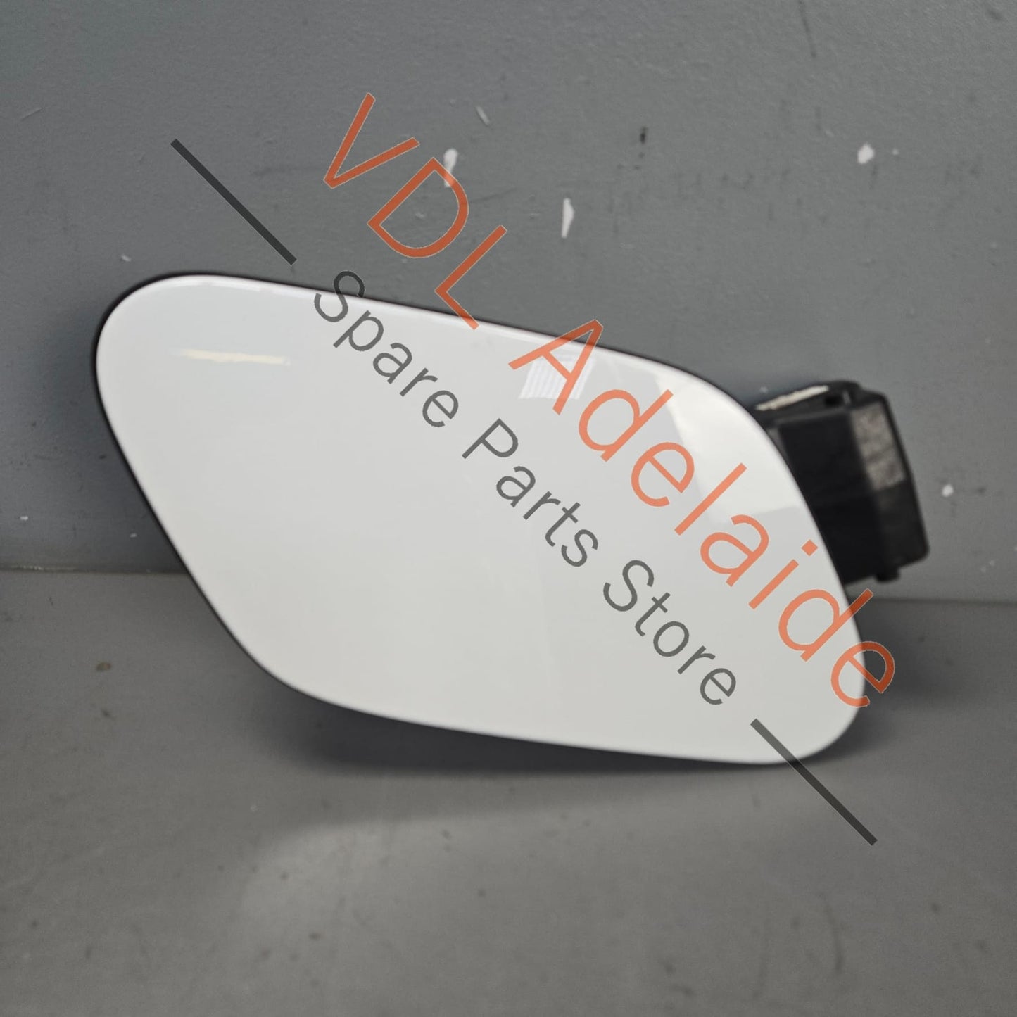 5G0809857    VW Golf MK7 Fuel Filler Flap Cap 5G0809909 5G0809857 Pure White 0Q0Q C9A