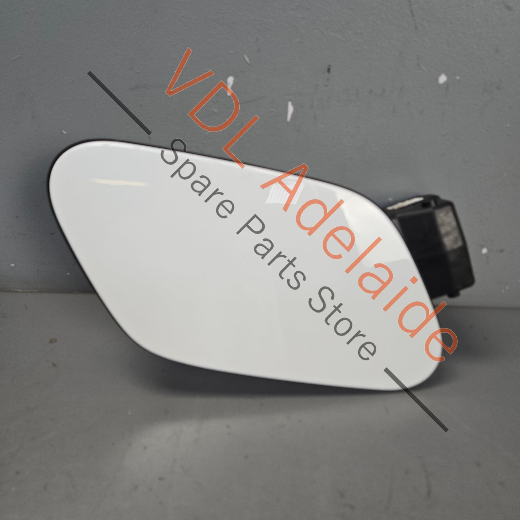 5G0809857    VW Golf MK7 Fuel Filler Flap Cap 5G0809909 5G0809857 Pure White 0Q0Q C9A