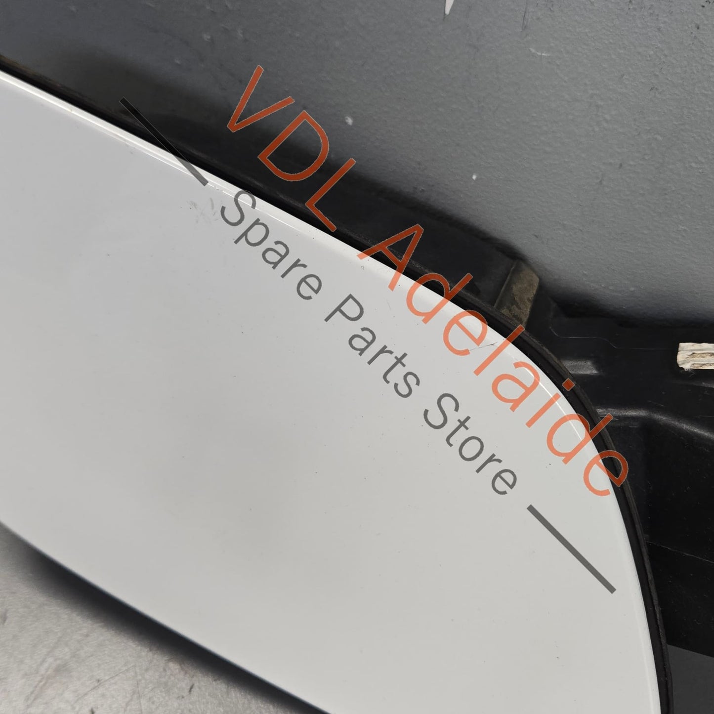 5G0809857    VW Golf MK7 Fuel Filler Flap Cap 5G0809909 5G0809857 Pure White 0Q0Q C9A