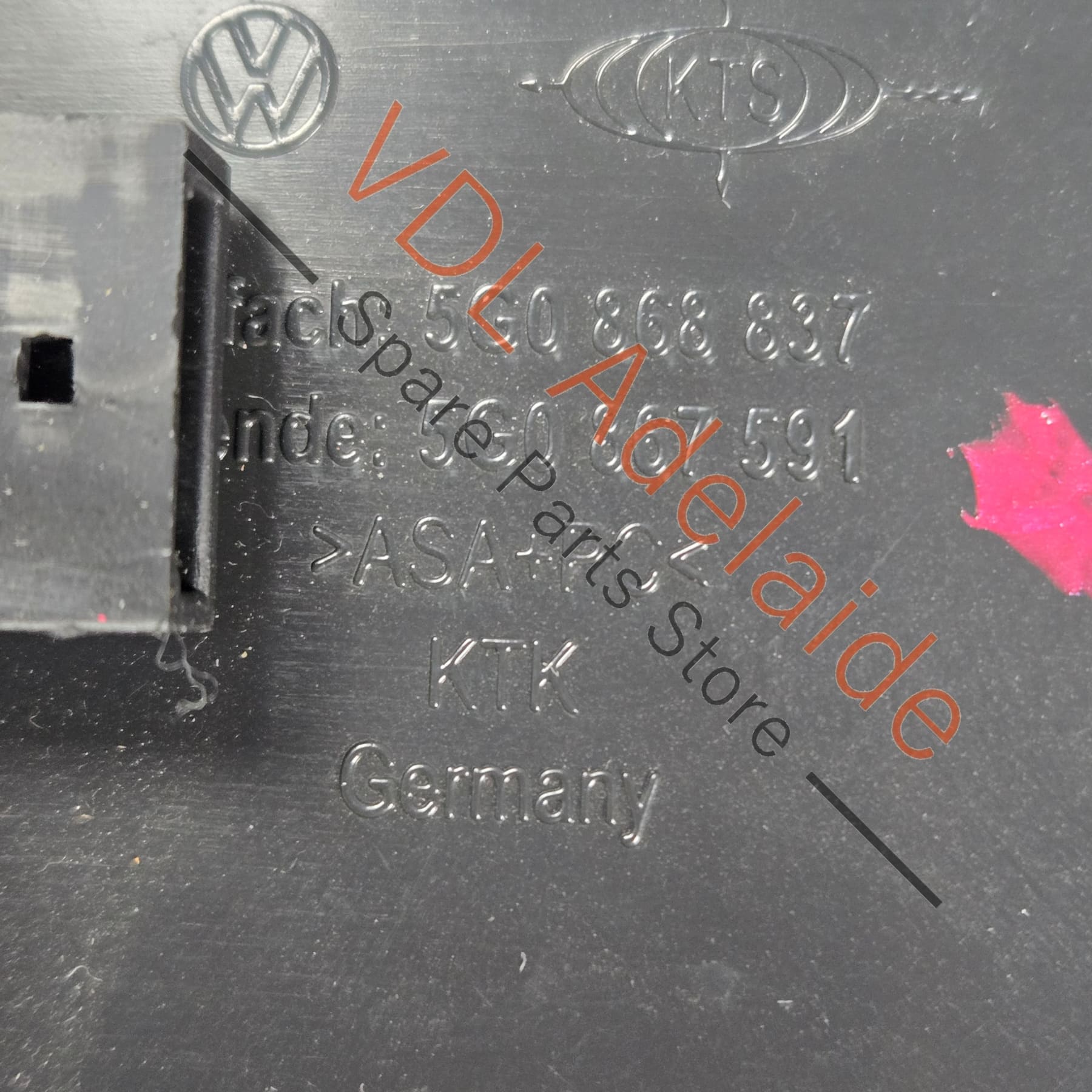 5G0868837    VW Golf MK7 Black Overhead Roof Console Cabinet Tray Trim for Sunglasses Holder 5G0868837 82V