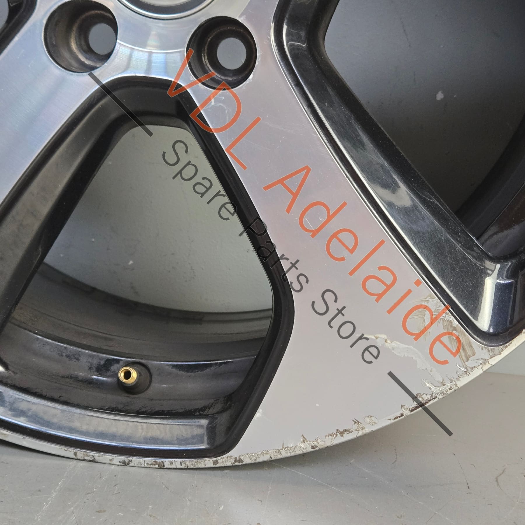 5G0601025ASFZZ    1x VW Golf GTi Mk7 18in x7.5in Alloy Wheel AUSTIN 5G0601025AS #04