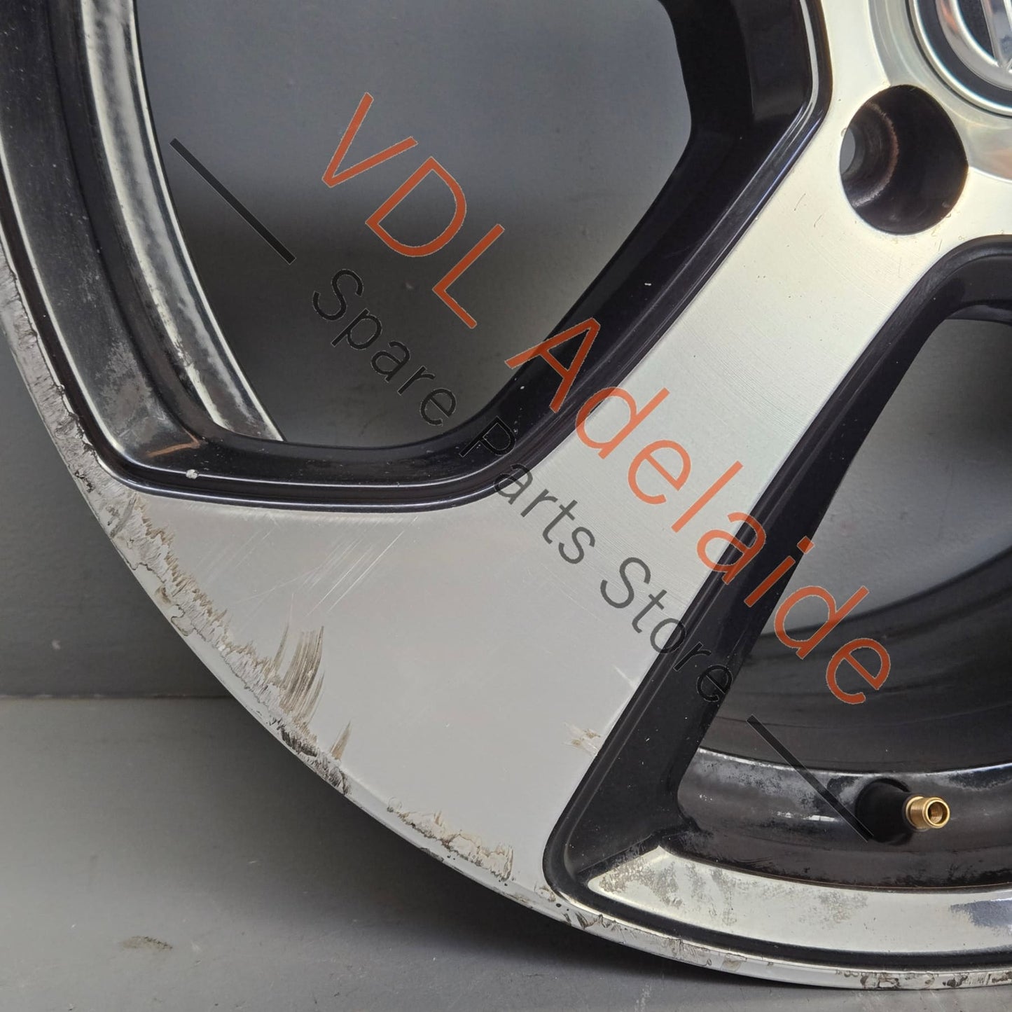 5G0601025ASFZZ    1x VW Golf GTi Mk7 18in x7.5in Alloy Wheel AUSTIN 5G0601025AS #04