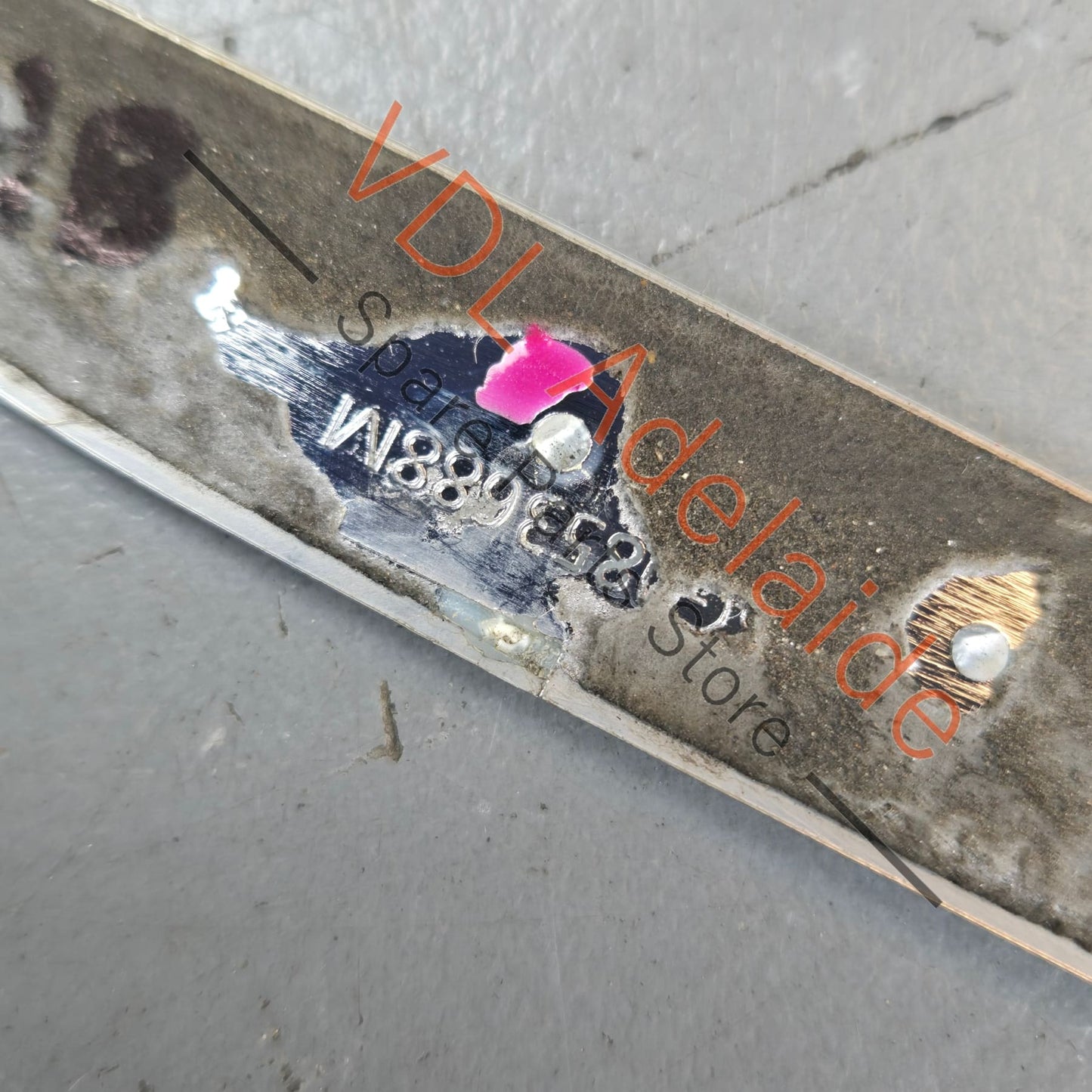 5G0853688AT    VW Golf Mk7 Polo Gti Genuine OEM RHS Right Fender Badge 5G0853688AT JZQ