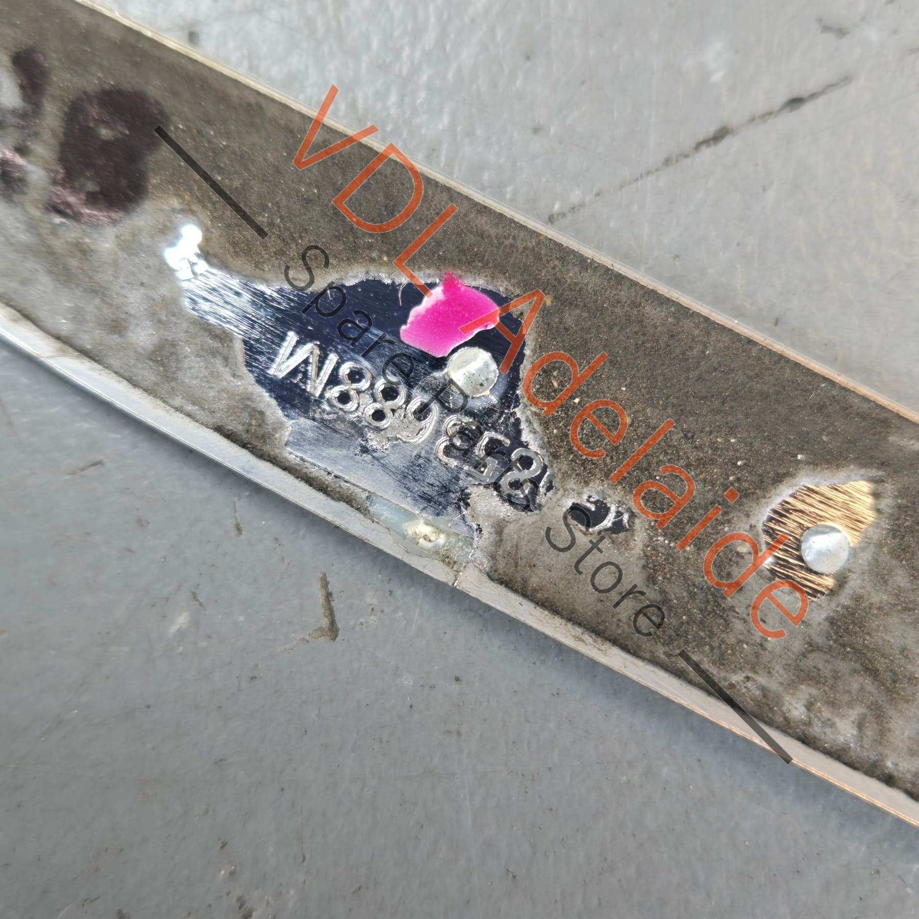 5G0853688AT    VW Golf Mk7 Polo Gti Genuine OEM RHS Right Fender Badge 5G0853688AT JZQ