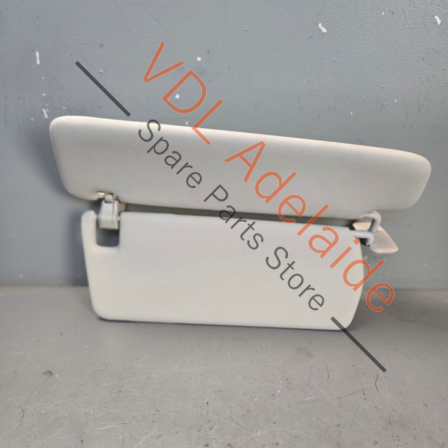 7P0857552D2F4    VW Touareg 7P Right Side Double Sun Visor Pearl Grey 7P0857552D 2F4