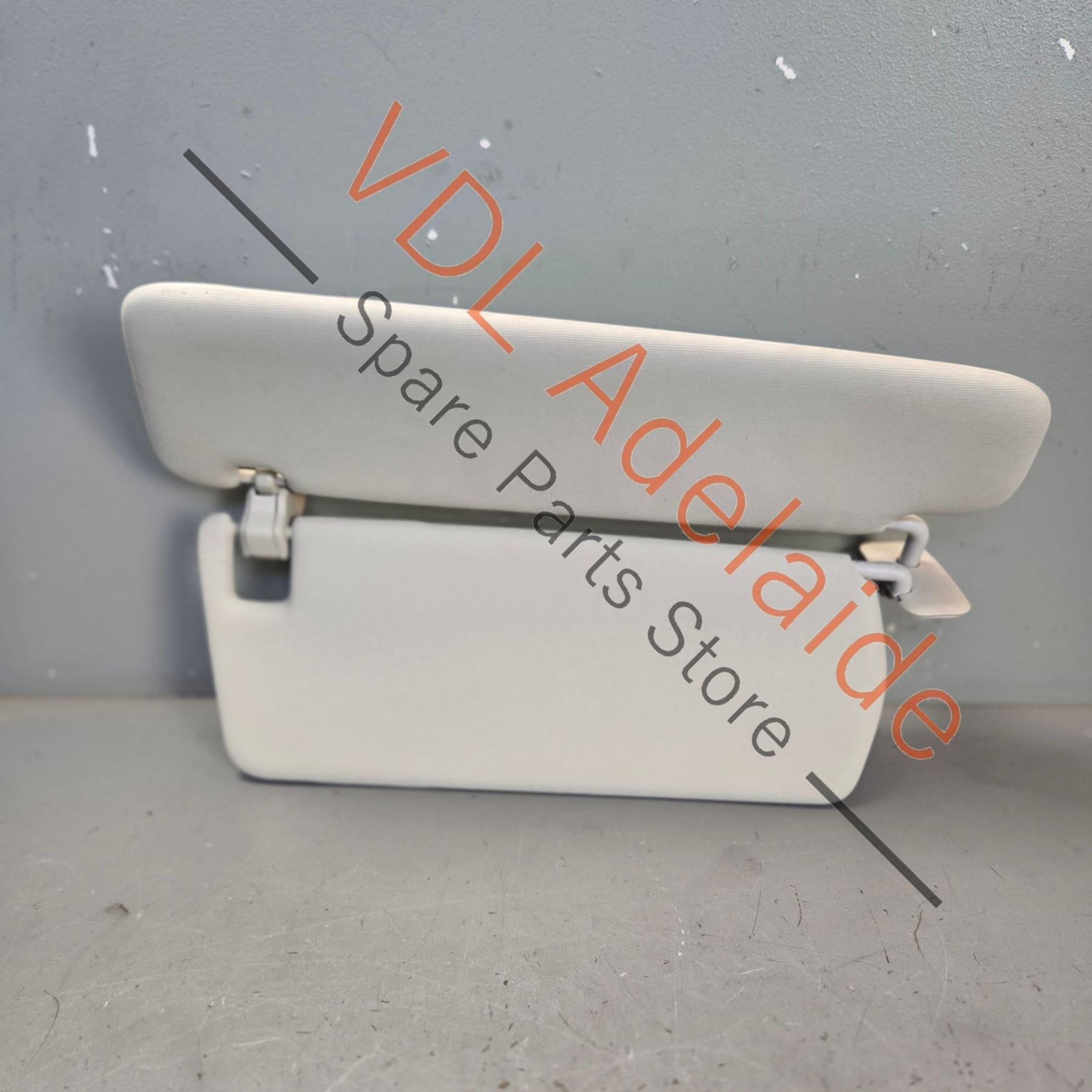 7P0857552D2F4    VW Touareg 7P Right Side Double Sun Visor Pearl Grey 7P0857552D 2F4