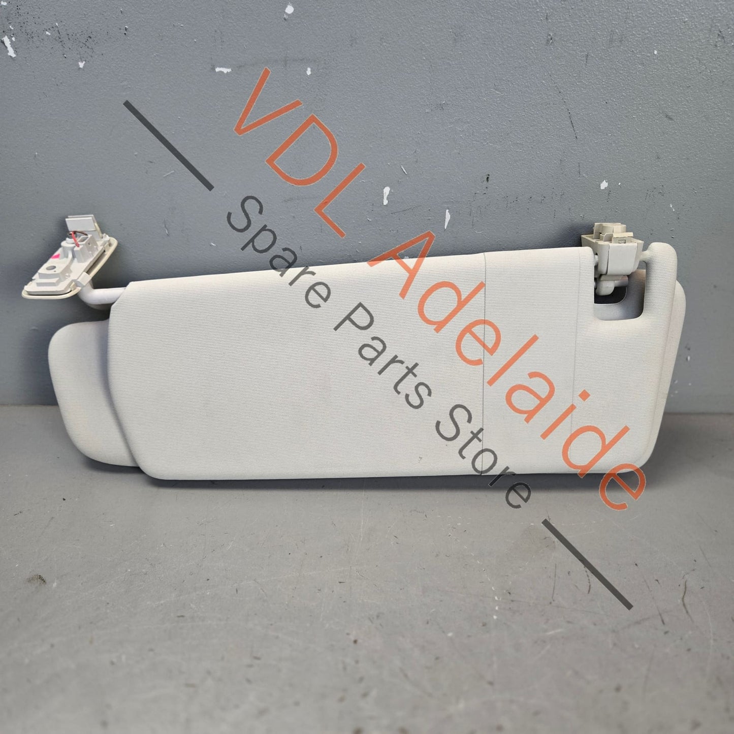 7P0857552D2F4    VW Touareg 7P Right Side Double Sun Visor Pearl Grey 7P0857552D 2F4