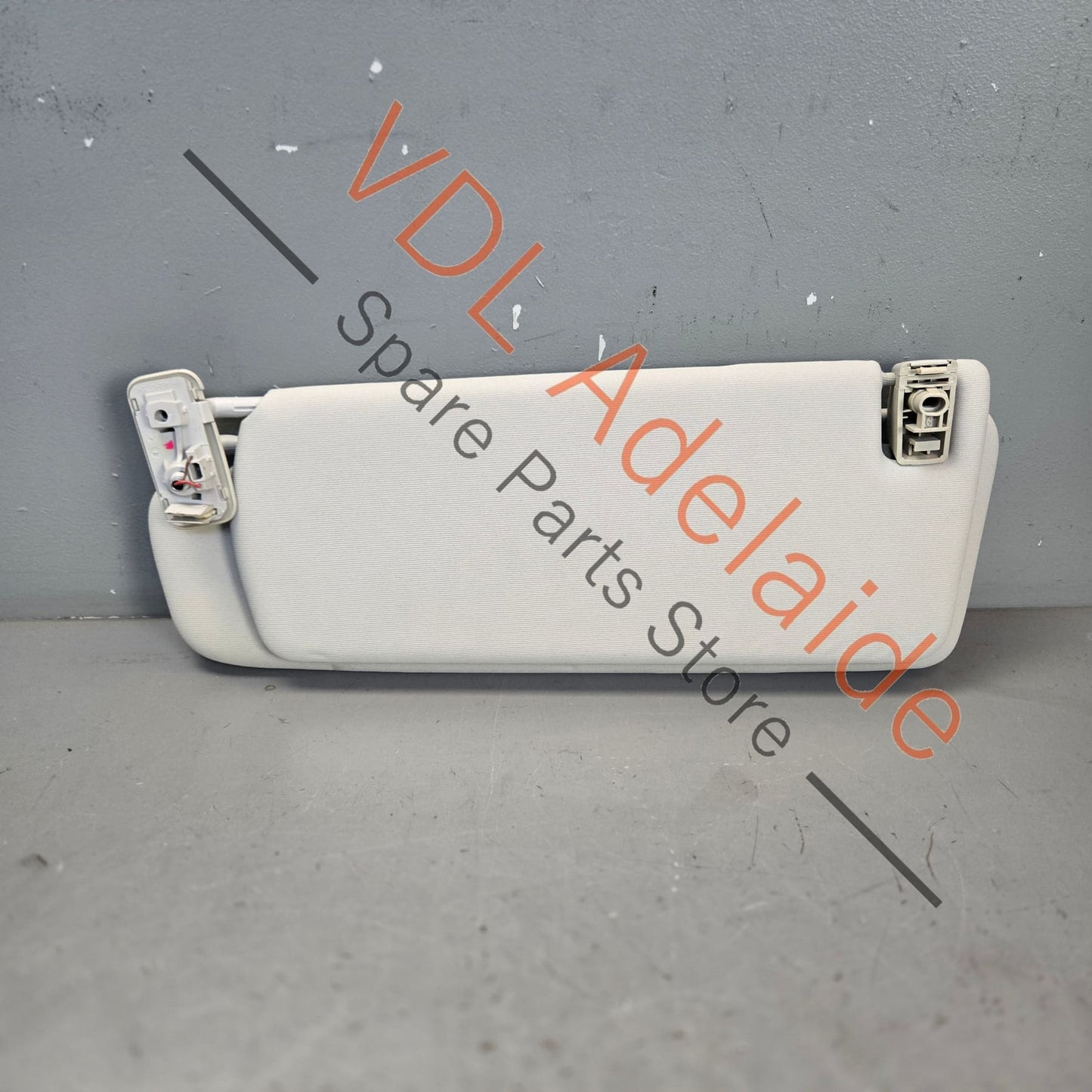 7P0857551D    VW Touareg 7P Left Side Double Sun Visor Pearl Grey 7P0857551D 2F4