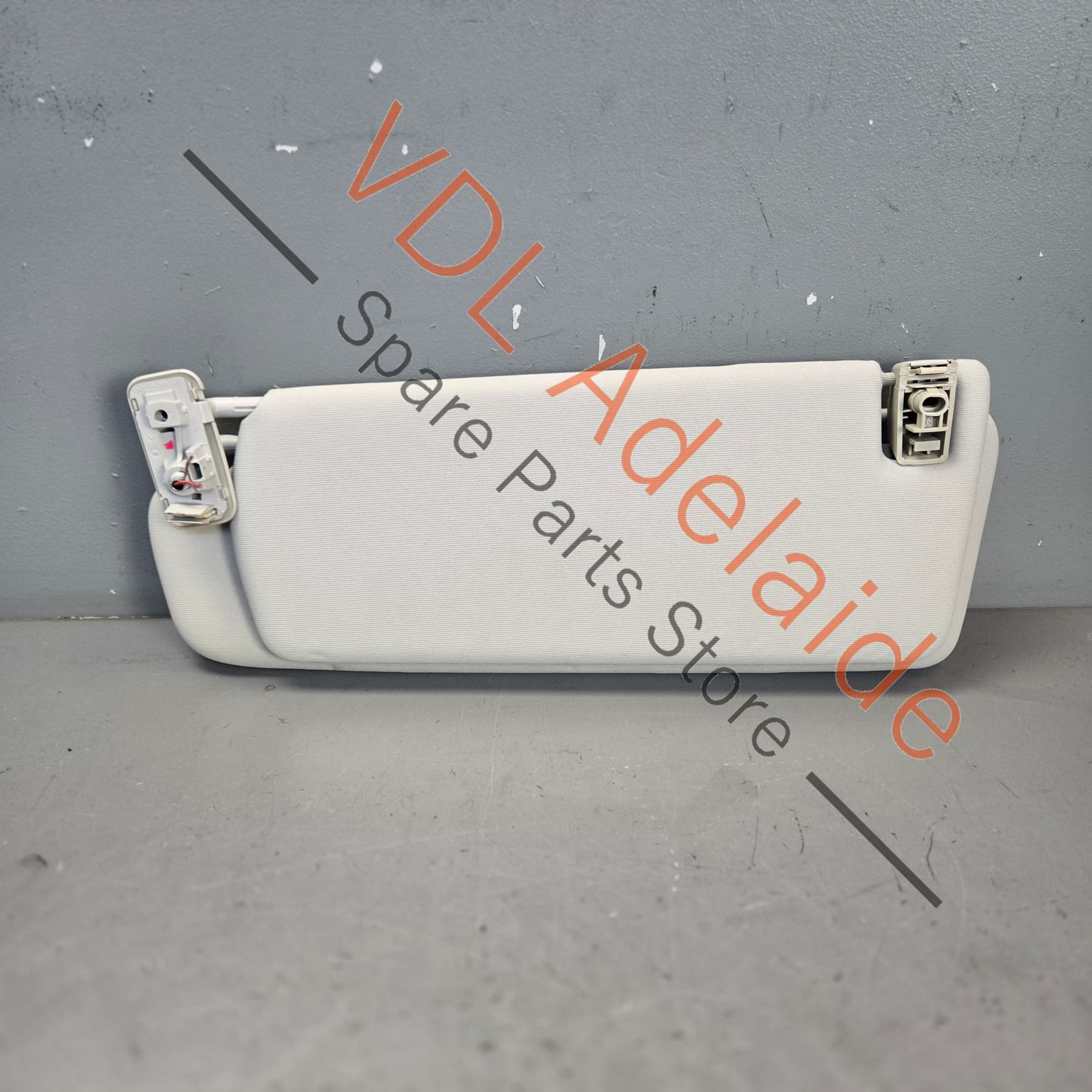 7P0857551D    VW Touareg 7P Left Side Double Sun Visor Pearl Grey 7P0857551D 2F4