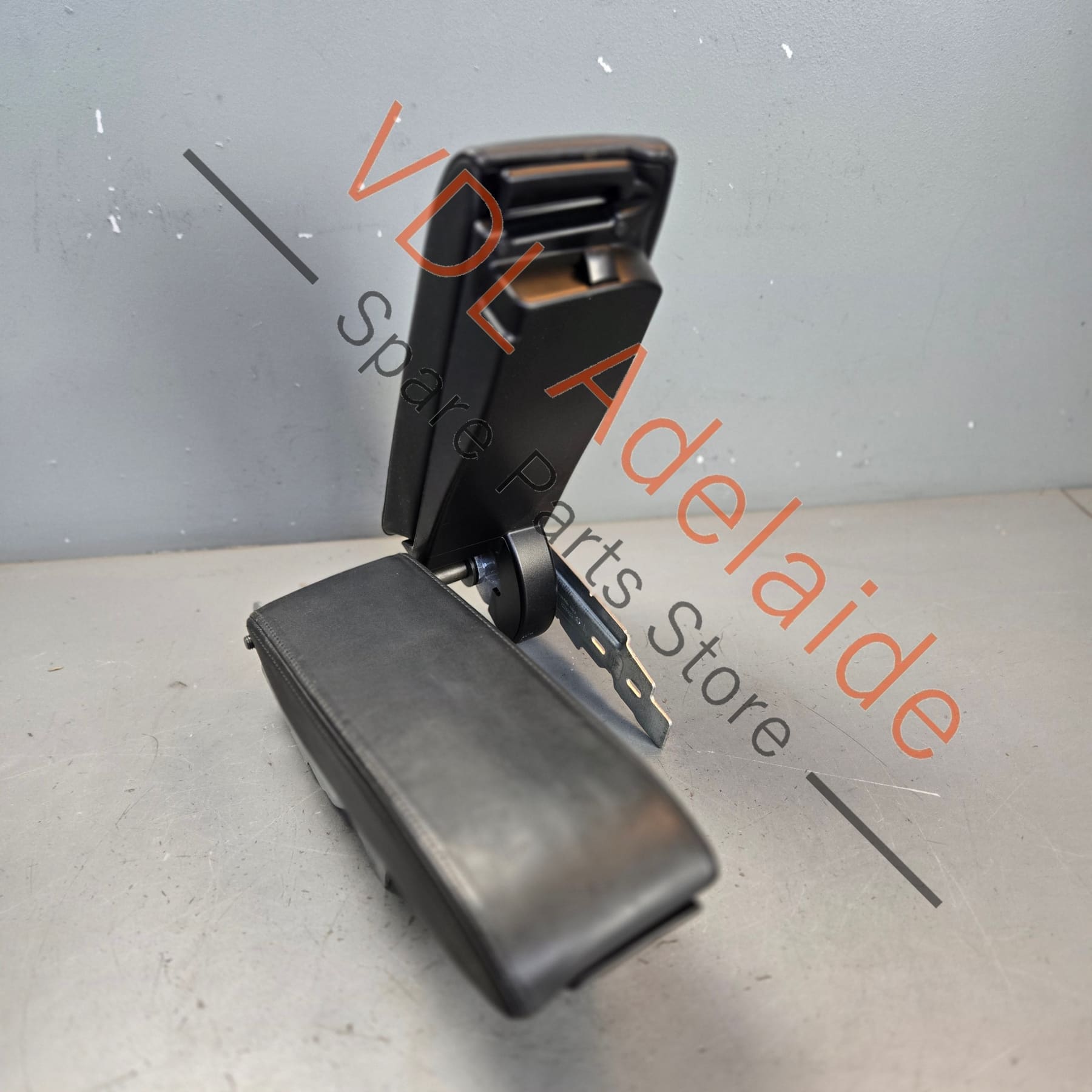 7P6864207BE74 7P6864207BK84   VW Touareg 7P 2-Part Armrest Arm Rest Black 7P6864207B