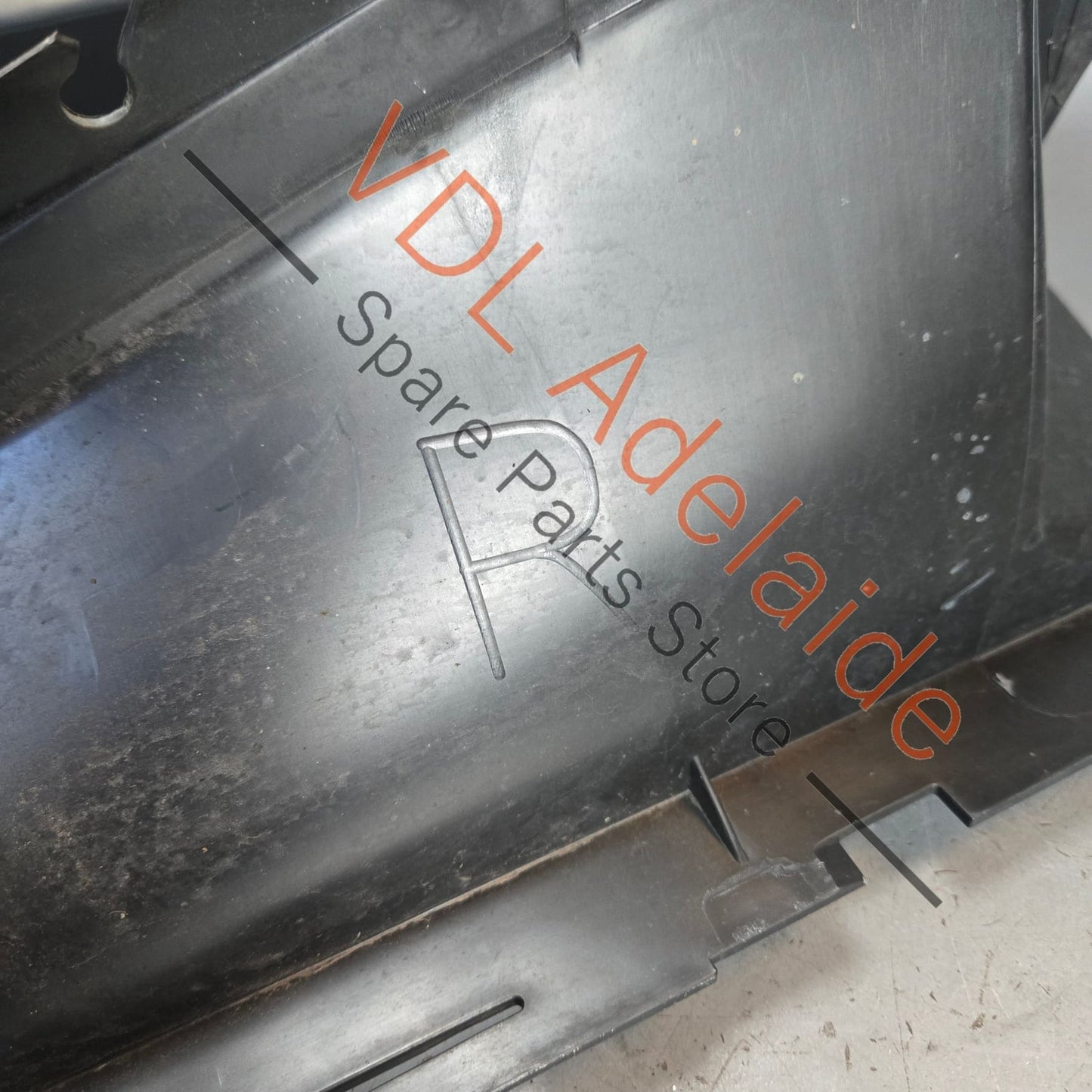 7P6117336    VW Touareg 7P Air Guide for Charge Air Cooler Right 7P6117336
