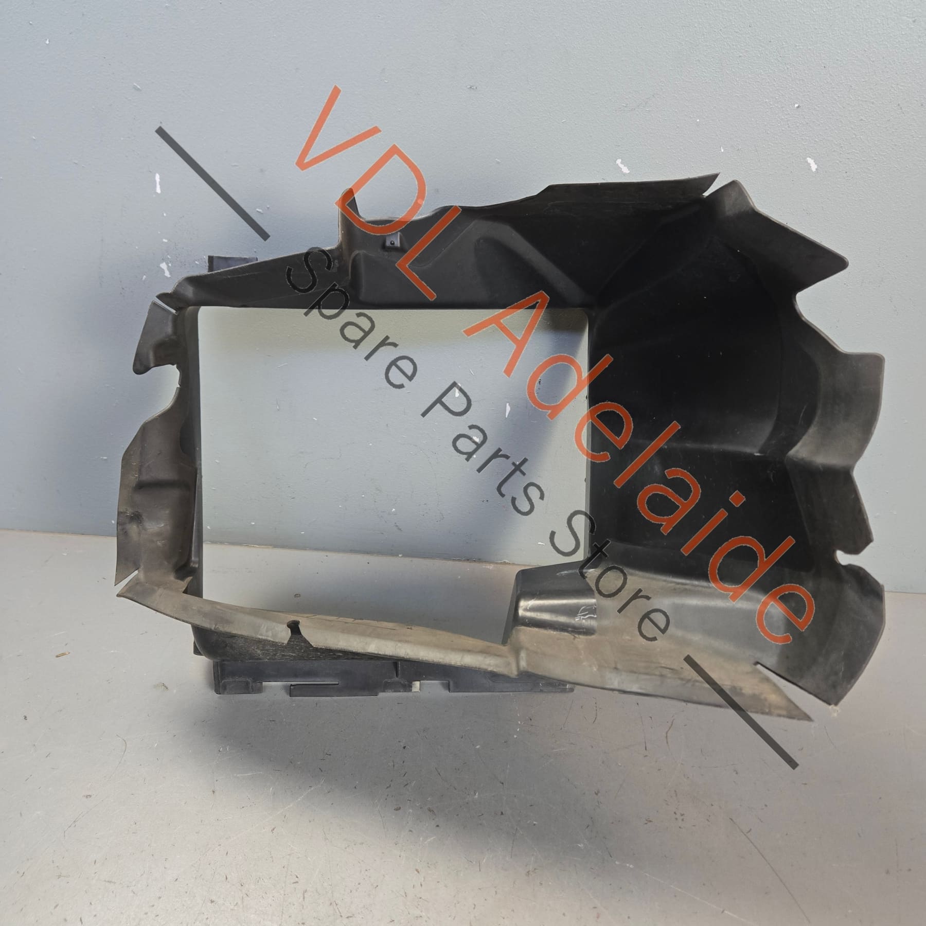 7P6117336    VW Touareg 7P Air Guide for Charge Air Cooler Right 7P6117336