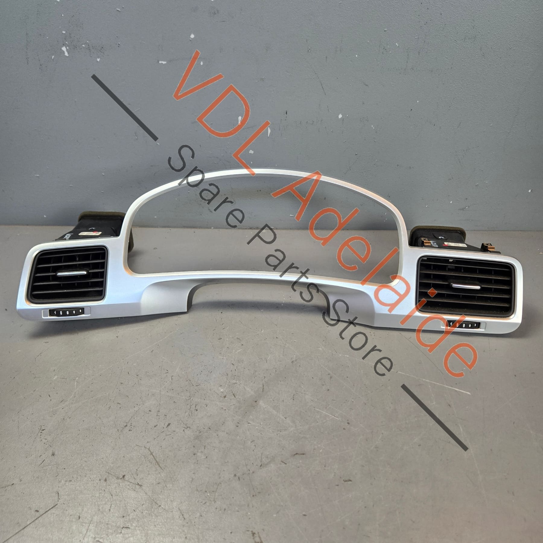 7P2857109BOUM 7P2819727A 7P2819704A 7P2857226BQB4 VW Touareg 7P Trim Surround for Dash Cluster RHD 7P2857109B 7P2857226B Aluminium Matt