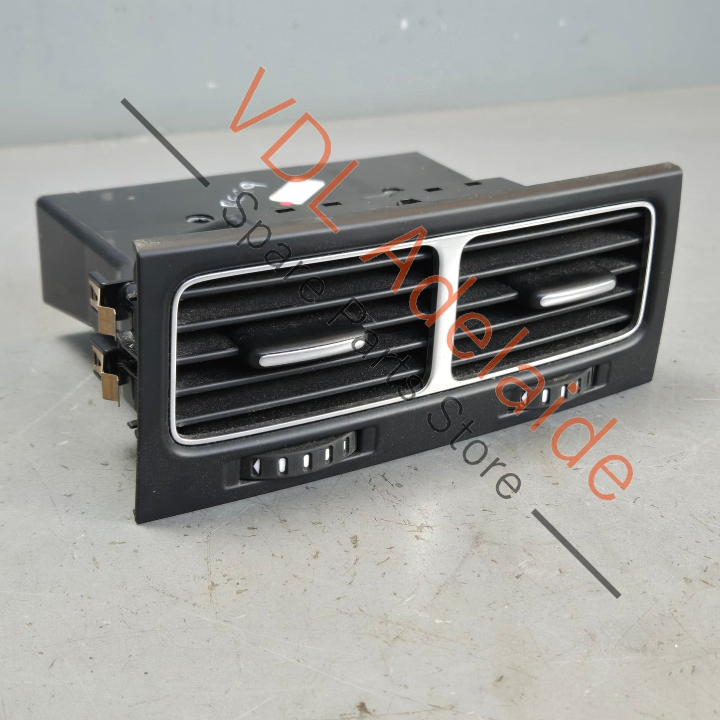 7P6819203A 7P6819203AUBN   VW Touareg 7P Centre Console Rear Air Vent 7P6819203A
