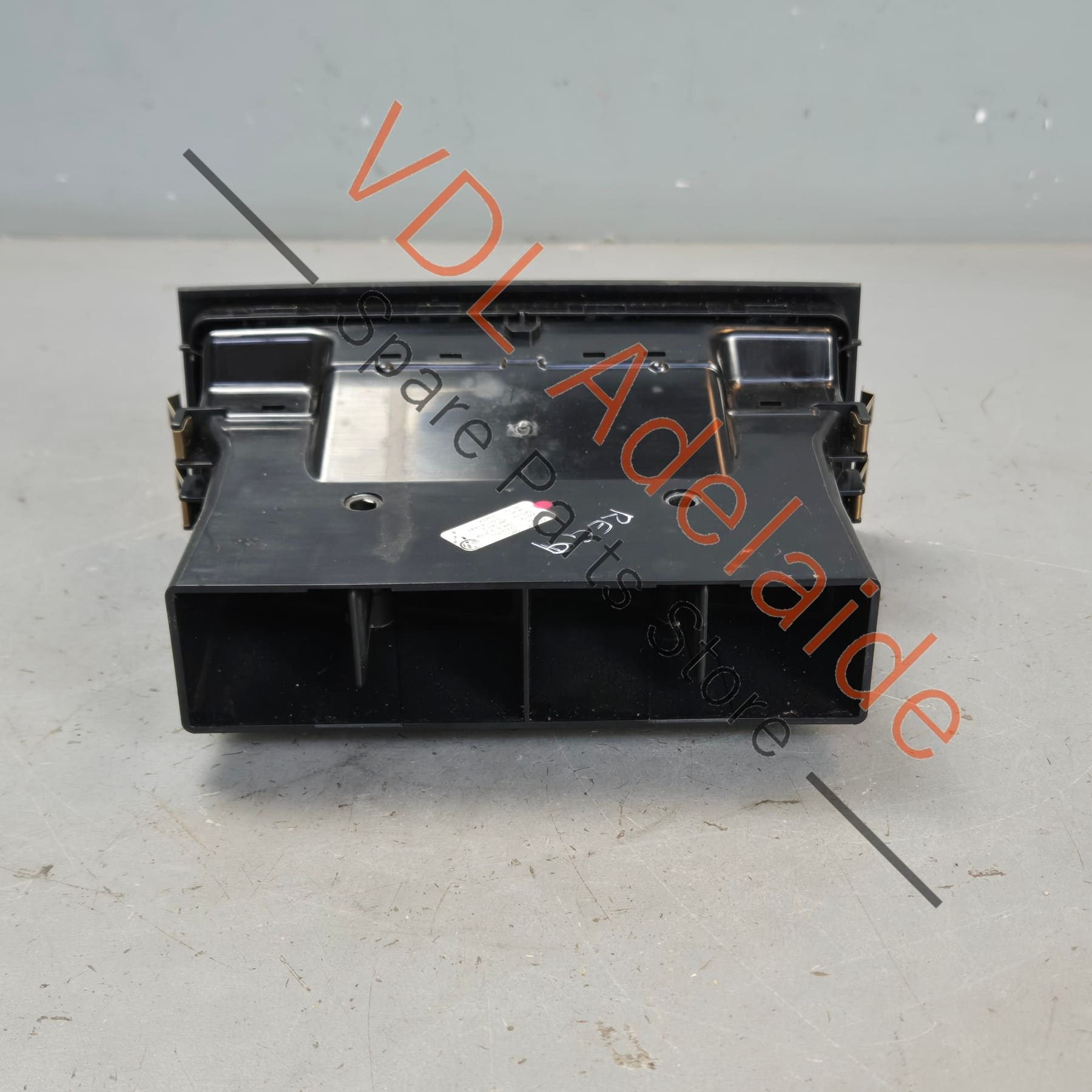 7P6819203A 7P6819203AUBN   VW Touareg 7P Centre Console Rear Air Vent 7P6819203A