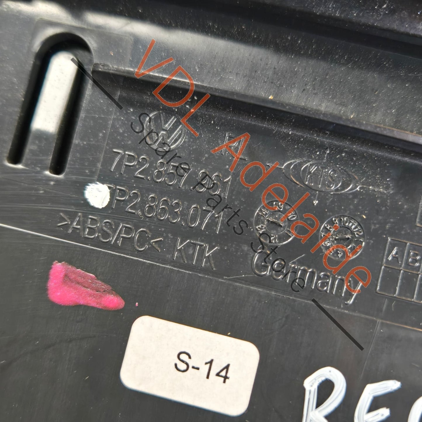 7P2863071B 7P2857351CMN3   VW Touareg 7P Centre Console Stowage Compartment Vavona Brown Woodgrain Inlay RHD