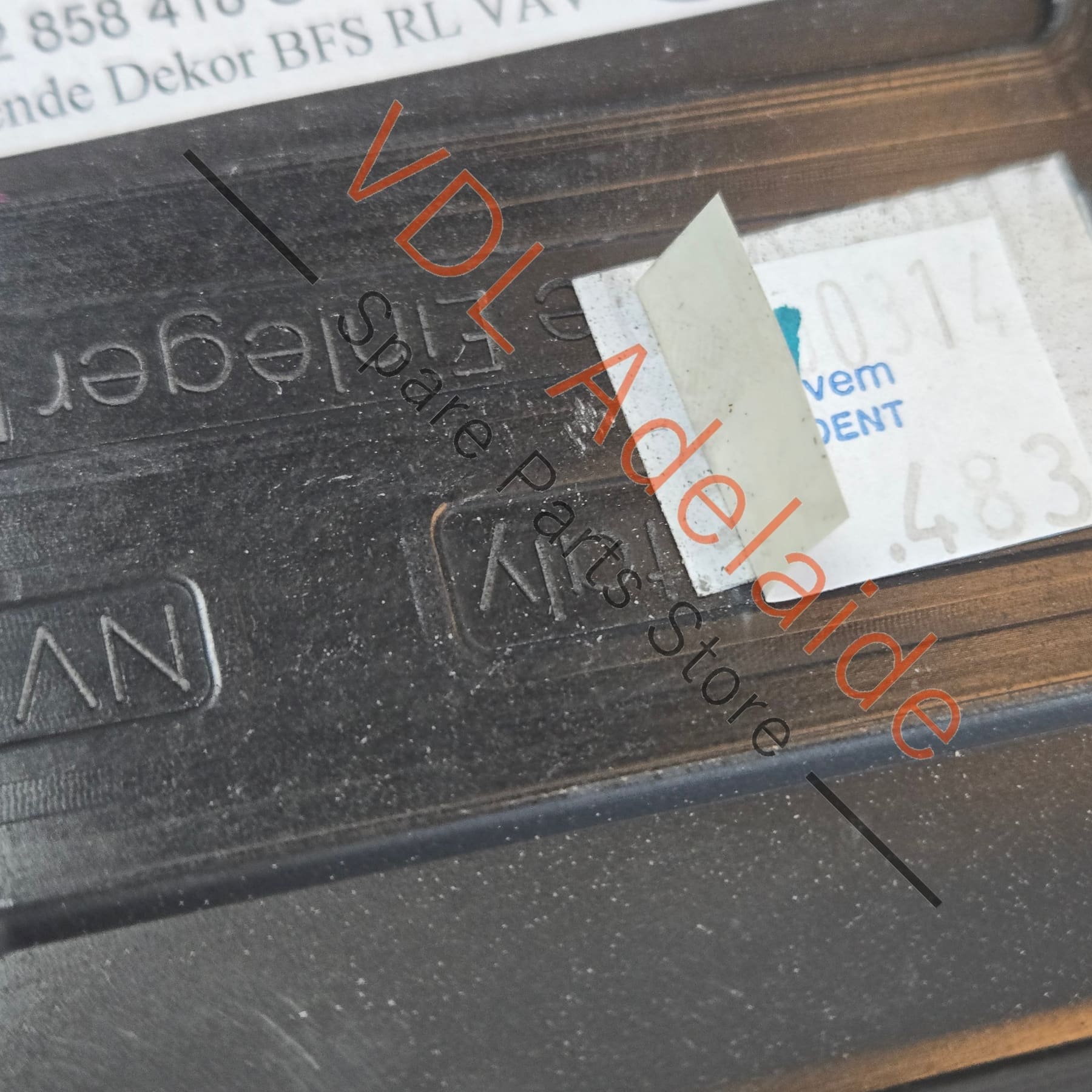 7P2858418GMN3    VW Touareg 7P Dash Inlay Trim 7P2858418G MN3 Vavona Brown Woodgrain RHD