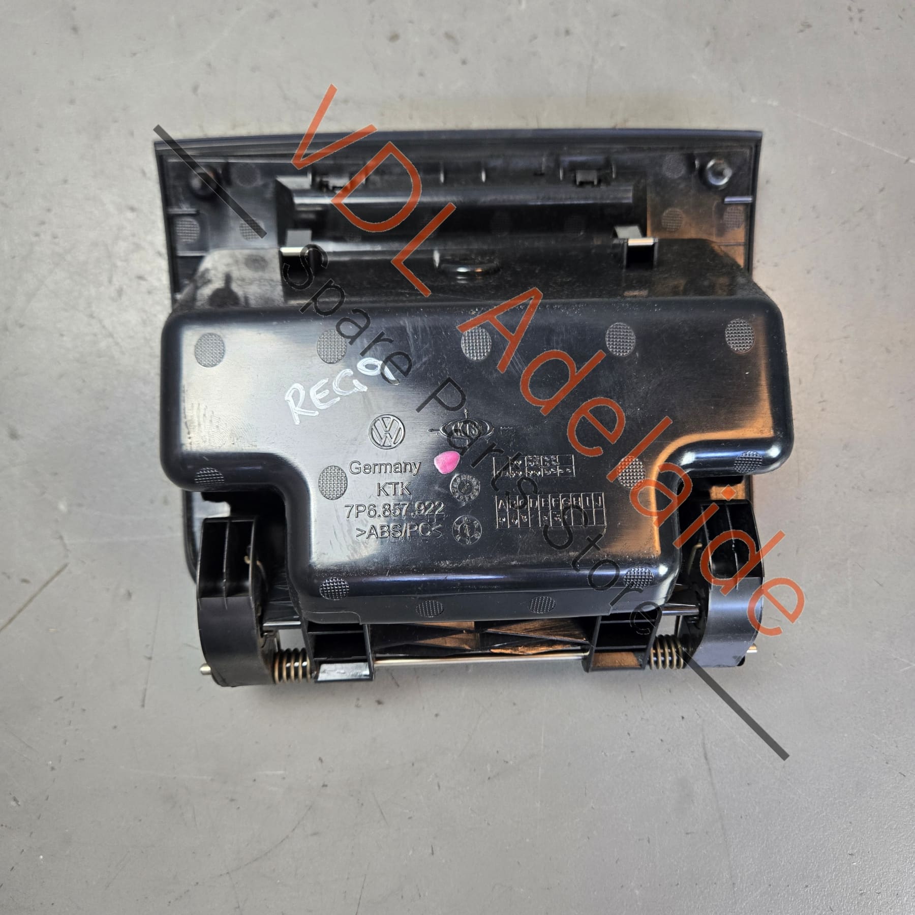7P6857922G81U    VW Touareg 7P Dash Top Centre Stowage Storage Compartment 7P6857922G
