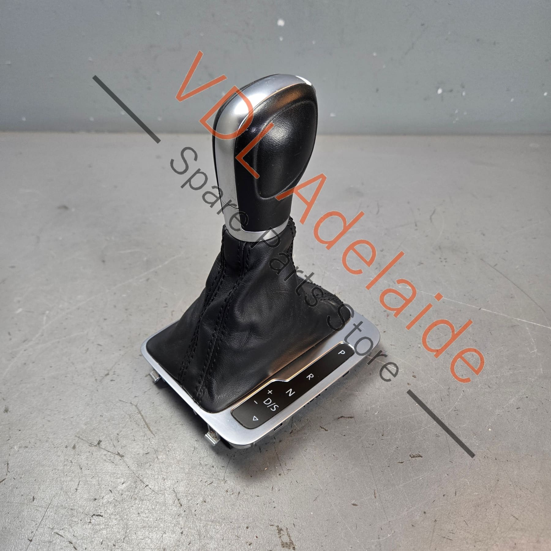 7P2713203ETVJ    VW Touareg 7P Gear Shift Shifter Cover Knob RHD 7P2713203E