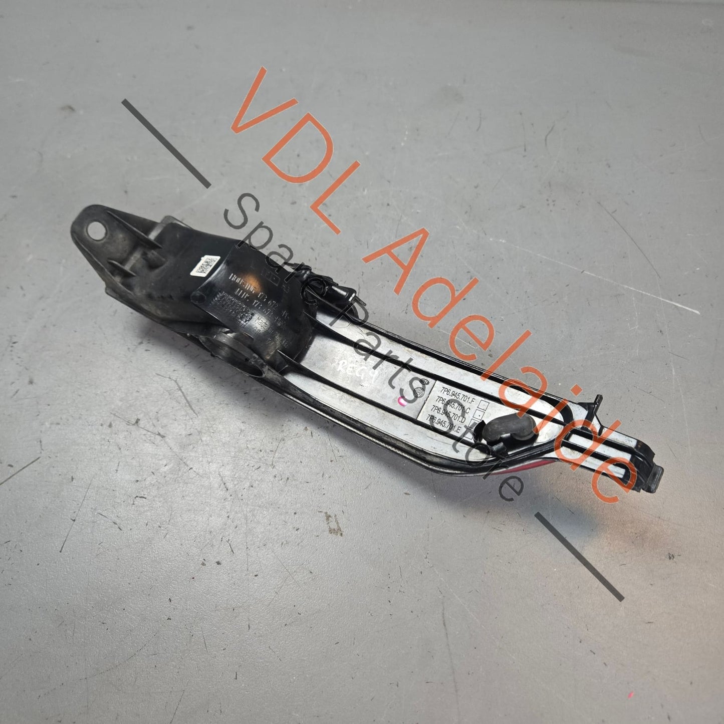 7P6945701C    VW Touareg 7P Rear Left Reflector Trim 7P6945701C