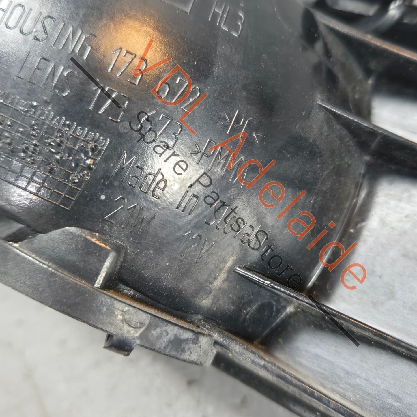 7P6945701C    VW Touareg 7P Rear Left Reflector Trim 7P6945701C