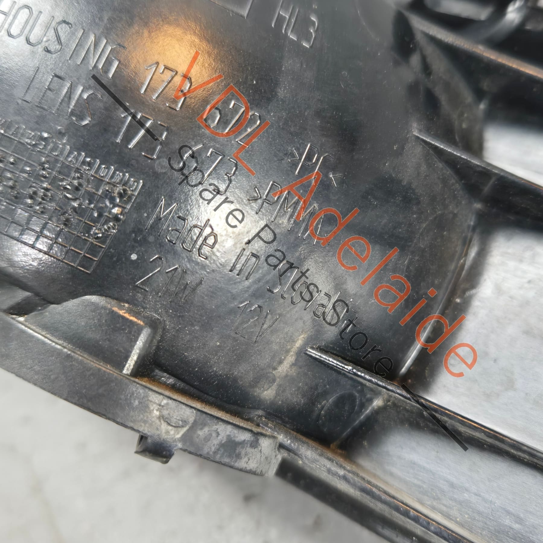 7P6945701C    VW Touareg 7P Rear Left Reflector Trim 7P6945701C