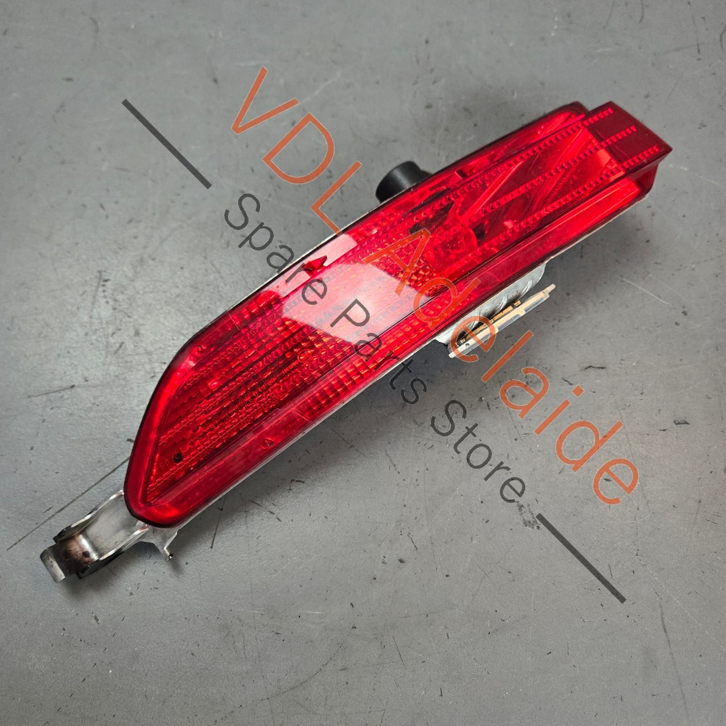 7P6945702F    VW Touareg 7P Rear Right Reflector Trim RHD 7P6945702F