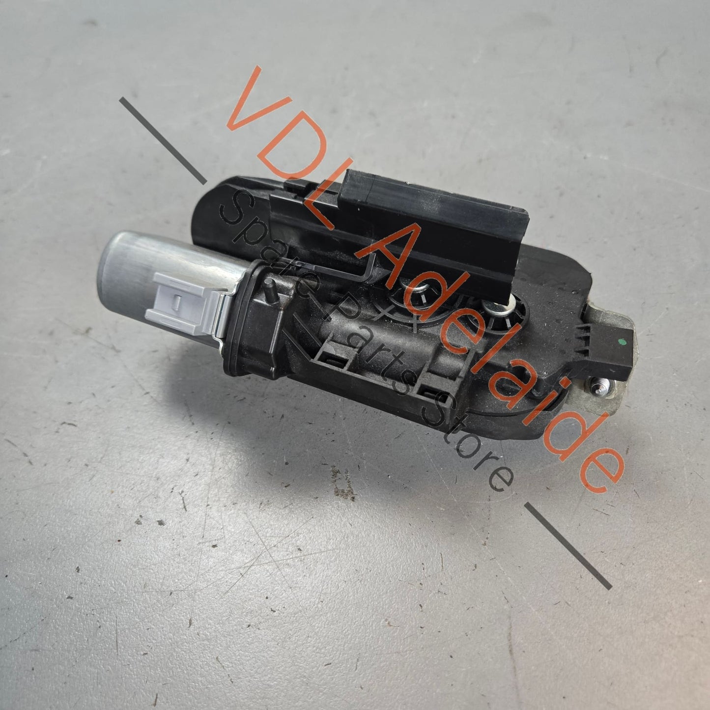7P0827505K 7P0827505M   VW Touareg 7P Boot Tailgate Lid Lock 7P0827505K
