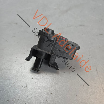 7P0810773D 7P0810773F   VW Touareg 7P Throttle Control Opening Element for Fuel Filler Flap 7P0810773D