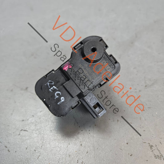 7P0810773D 7P0810773F   VW Touareg 7P Throttle Control Opening Element for Fuel Filler Flap 7P0810773D