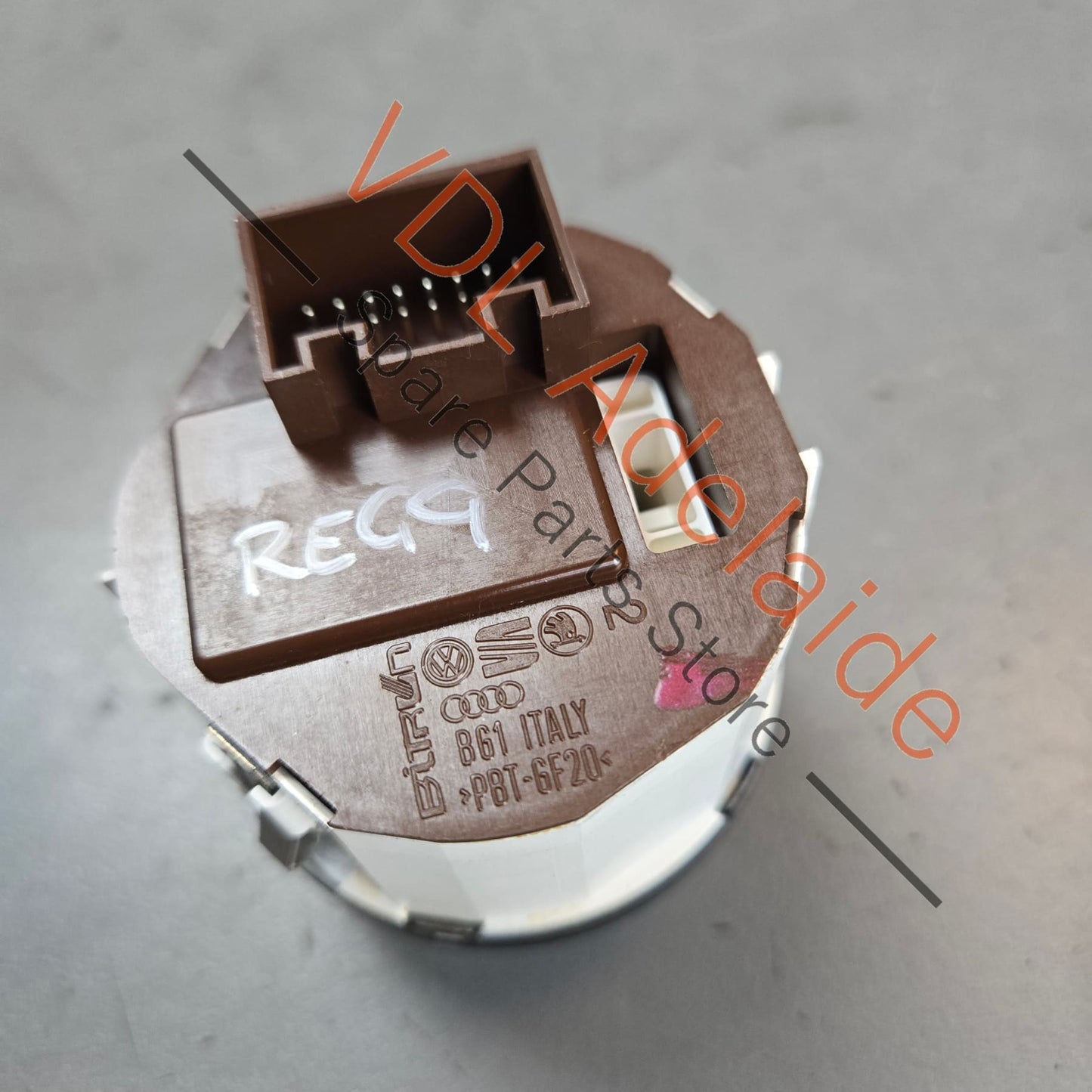 7P6941435D    VW Touareg 7P Switch for Hill Descent Differential Control 7P6941435D