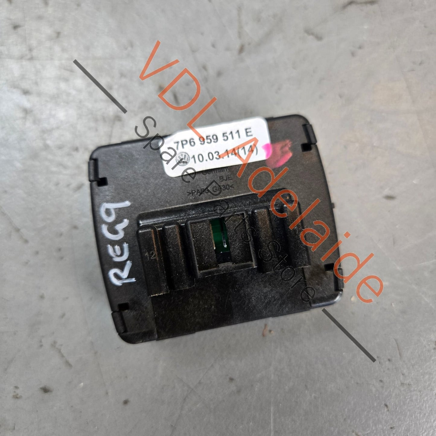 7P6959511E    VW Touareg 7P Switch for Load Edge Lowering 7P6959511E