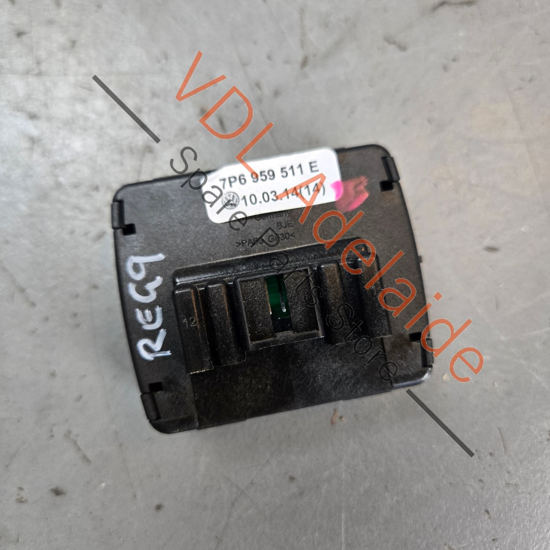 7P6959511E    VW Touareg 7P Switch for Load Edge Lowering 7P6959511E
