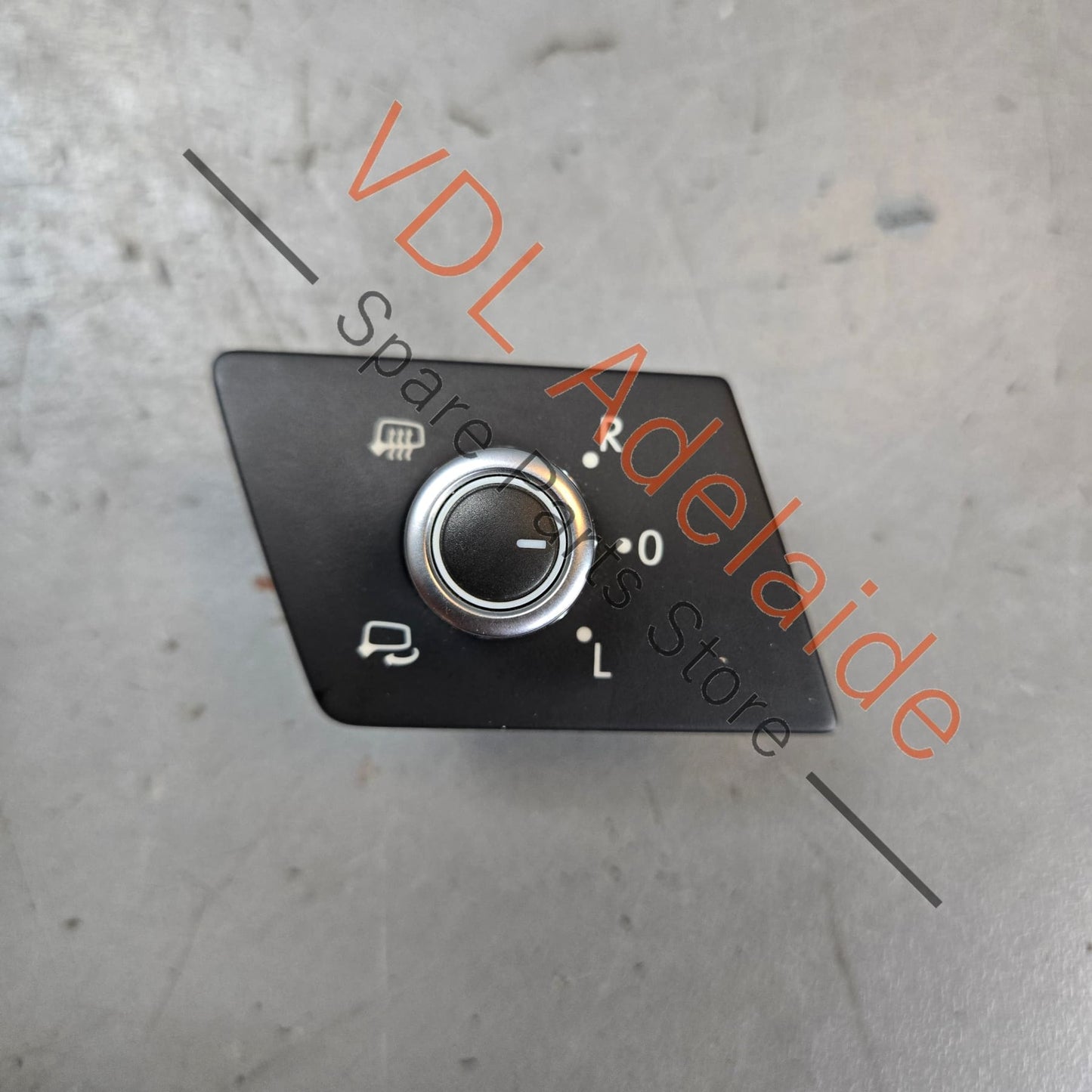 7P2959565C    VW Touareg 7P Switch for Electric Adjustable Exterior Mirrors RHD 7P2959565C
