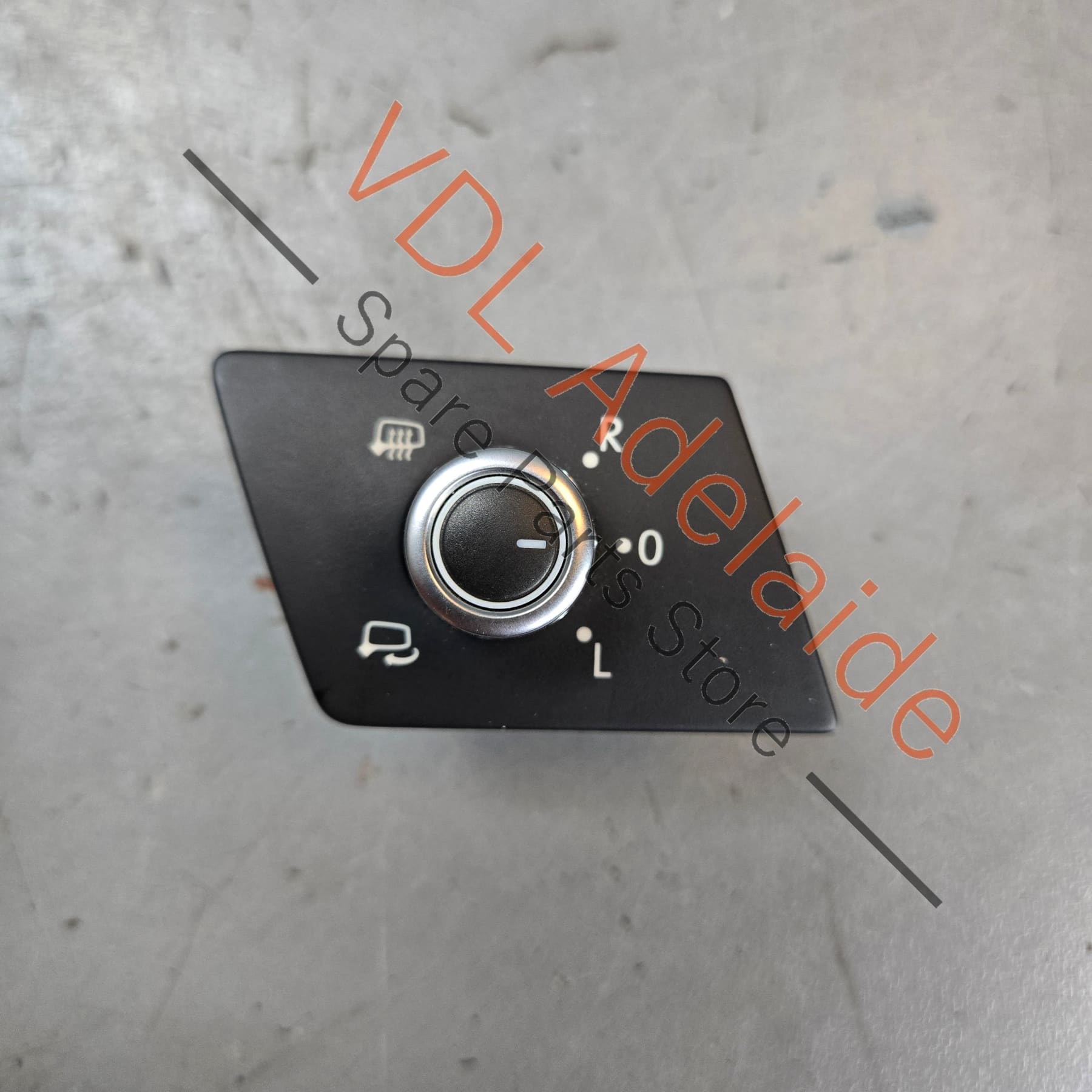 7P2959565C    VW Touareg 7P Switch for Electric Adjustable Exterior Mirrors RHD 7P2959565C