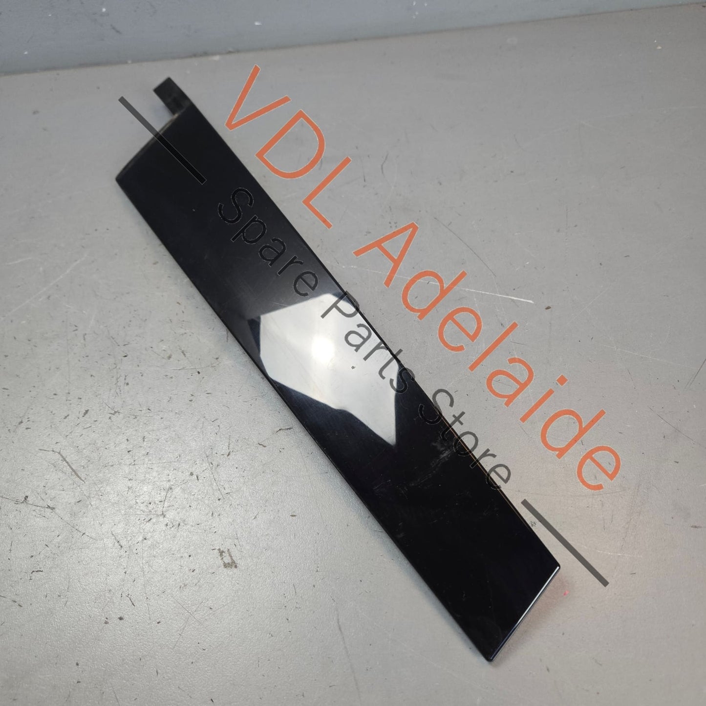 7P6837901B    VW Touareg 7P Front Left B-Pillar Exterior Trim 7P6837901B