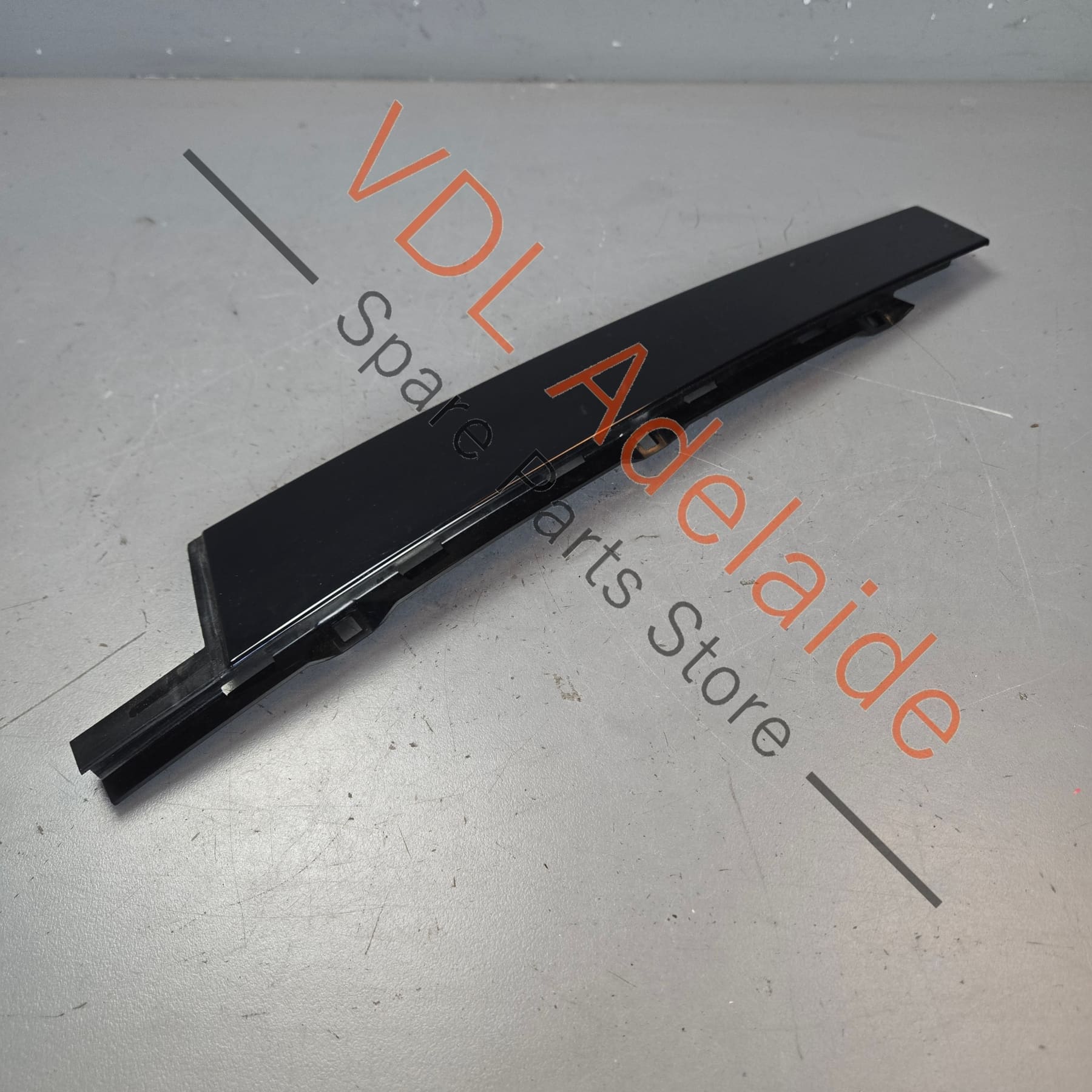 7P6837902B    VW Touareg 7P Front Right B-Pillar Exterior Trim 7P6837902B