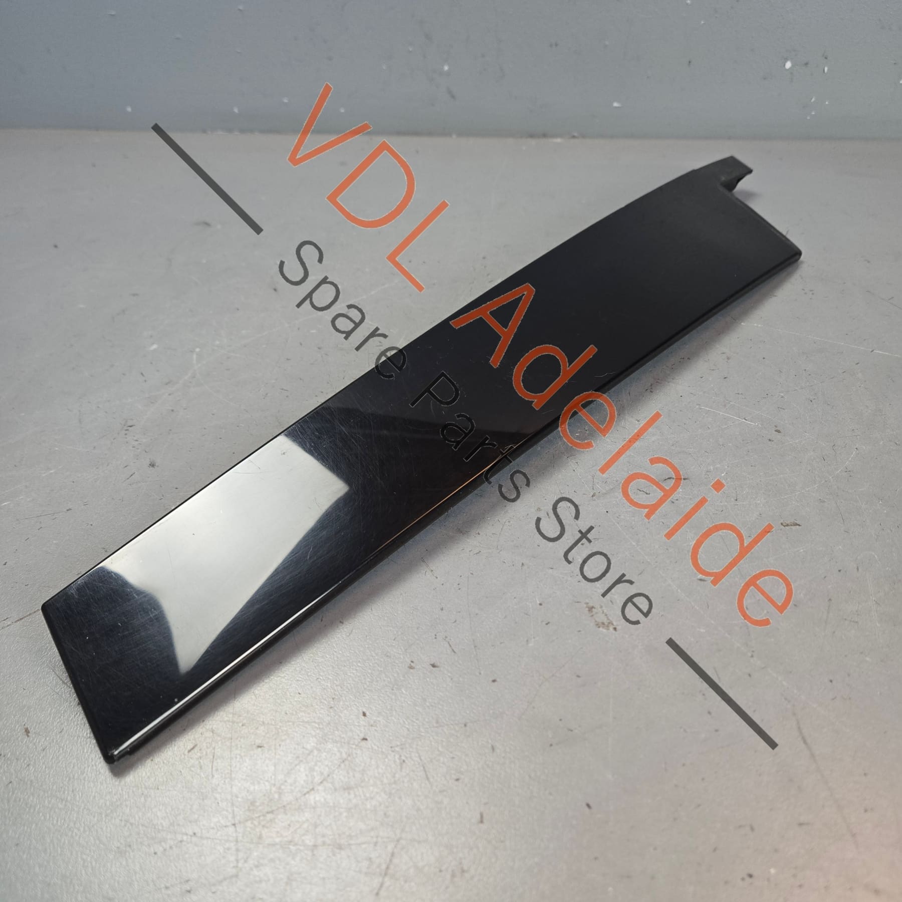 7P6837902B    VW Touareg 7P Front Right B-Pillar Exterior Trim 7P6837902B