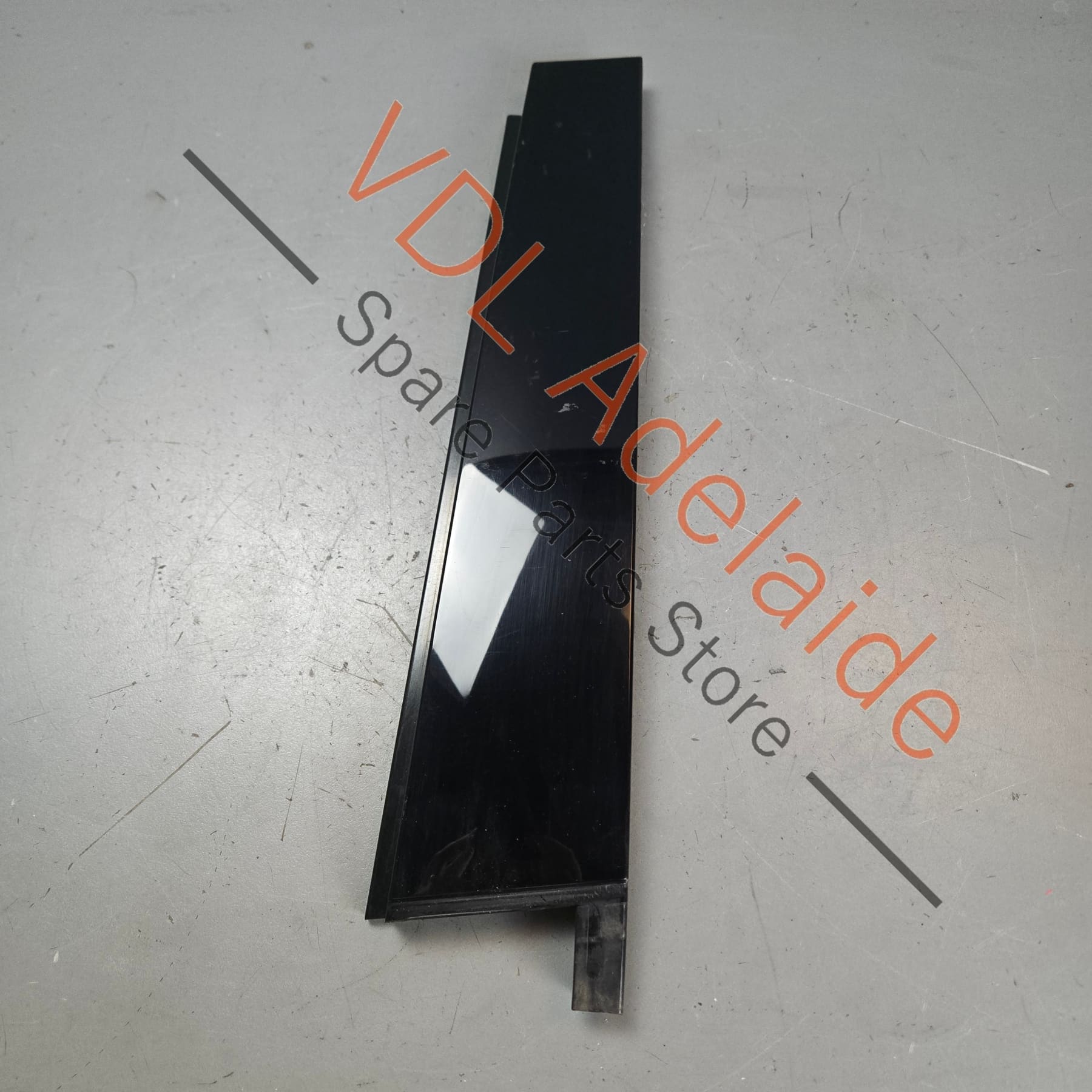 7P6839901C    VW Touareg 7P Rear Left B-Pillar Exterior Trim 7P6839901C