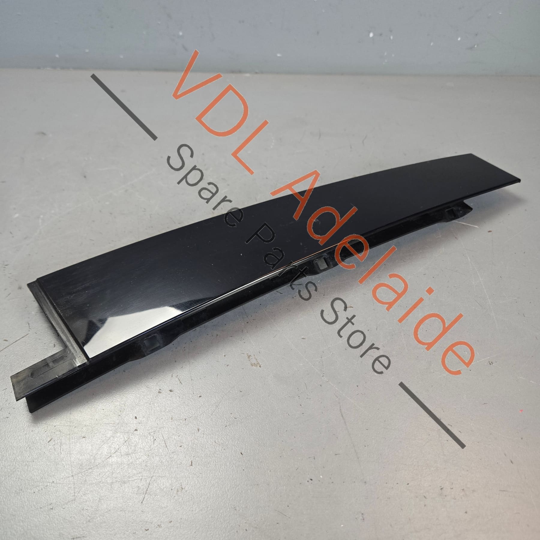 7P6839901C    VW Touareg 7P Rear Left B-Pillar Exterior Trim 7P6839901C