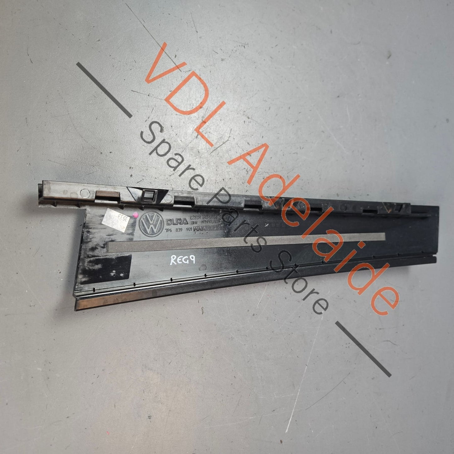 7P6839901C    VW Touareg 7P Rear Left B-Pillar Exterior Trim 7P6839901C