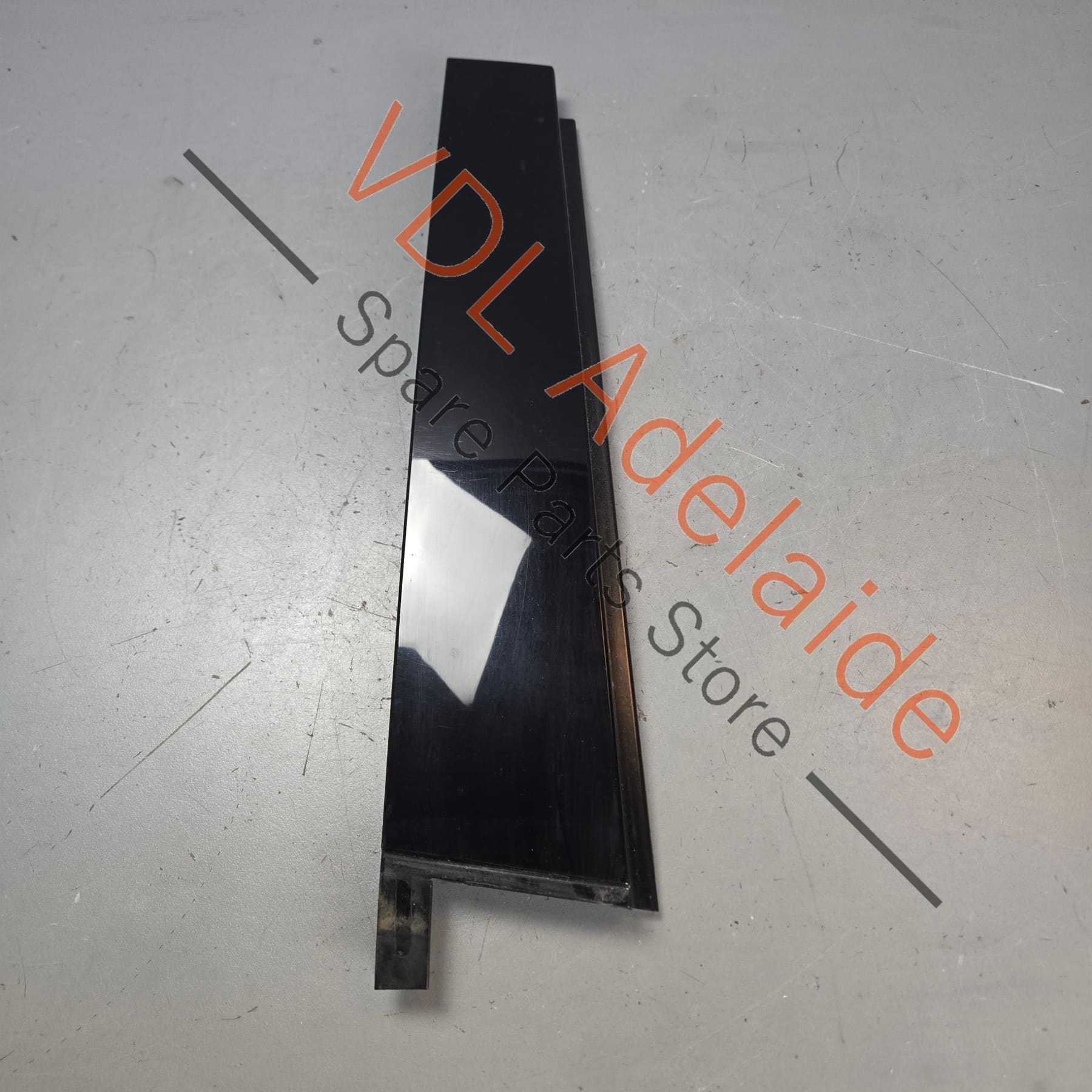 7P6839902C    VW Touareg 7P Rear Right B-Pillar Exterior Trim 7P6839902C