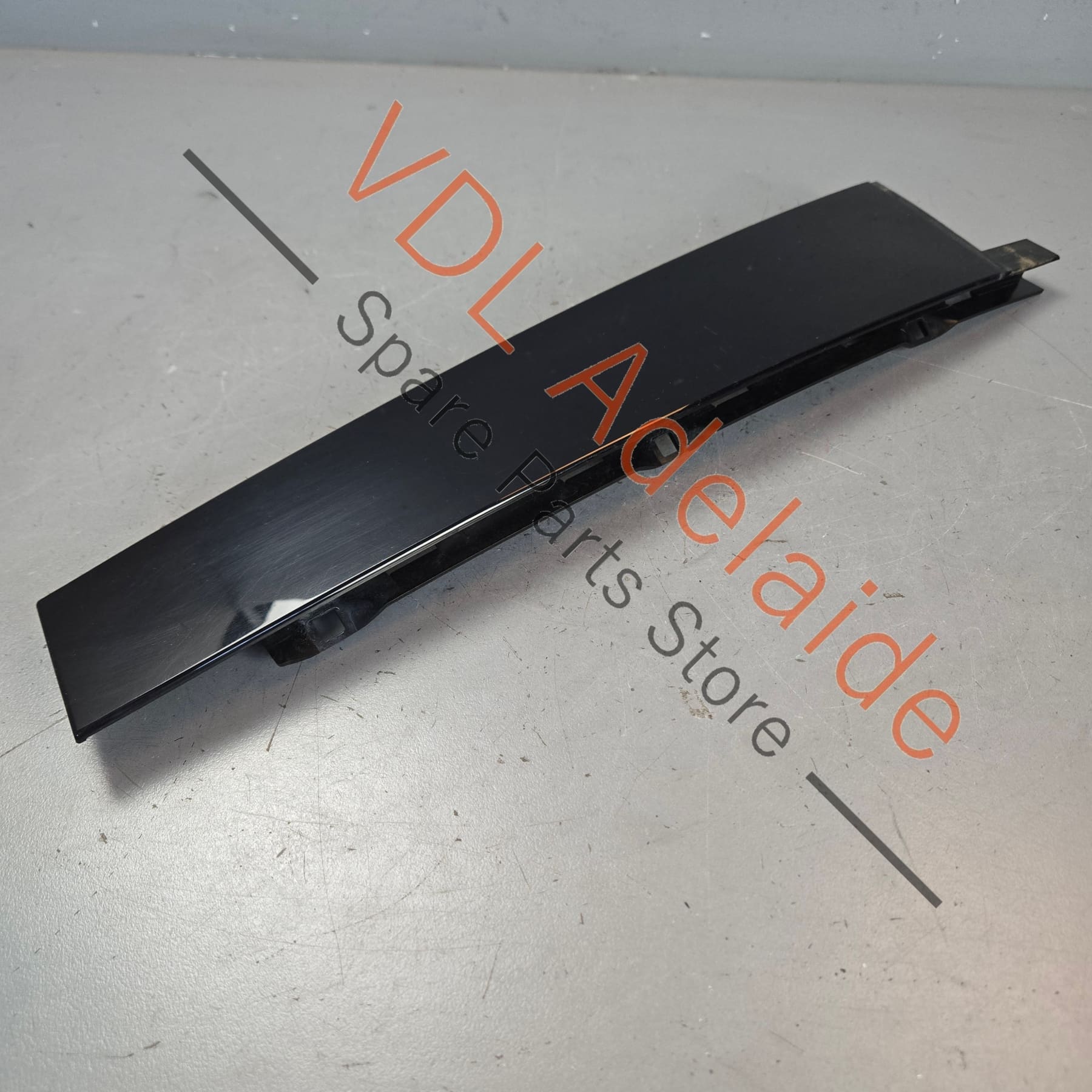 7P6839902C    VW Touareg 7P Rear Right B-Pillar Exterior Trim 7P6839902C